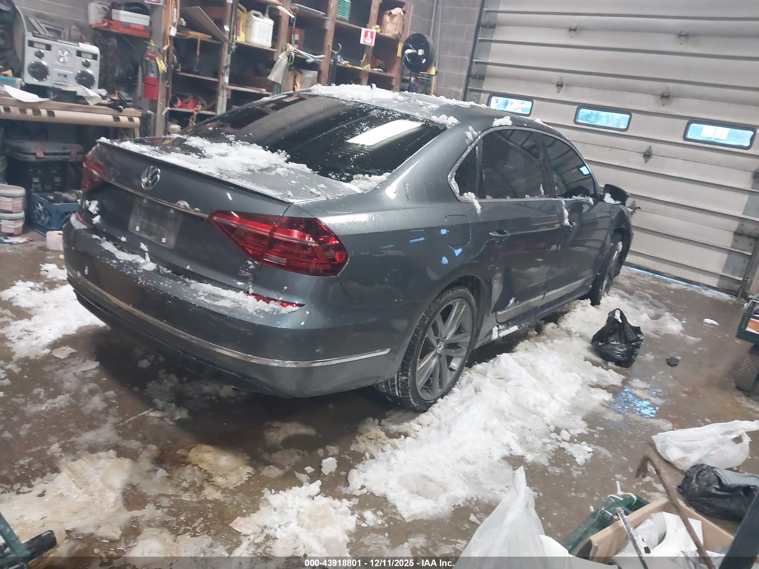 VOLKSWAGEN PASSAT image 4
