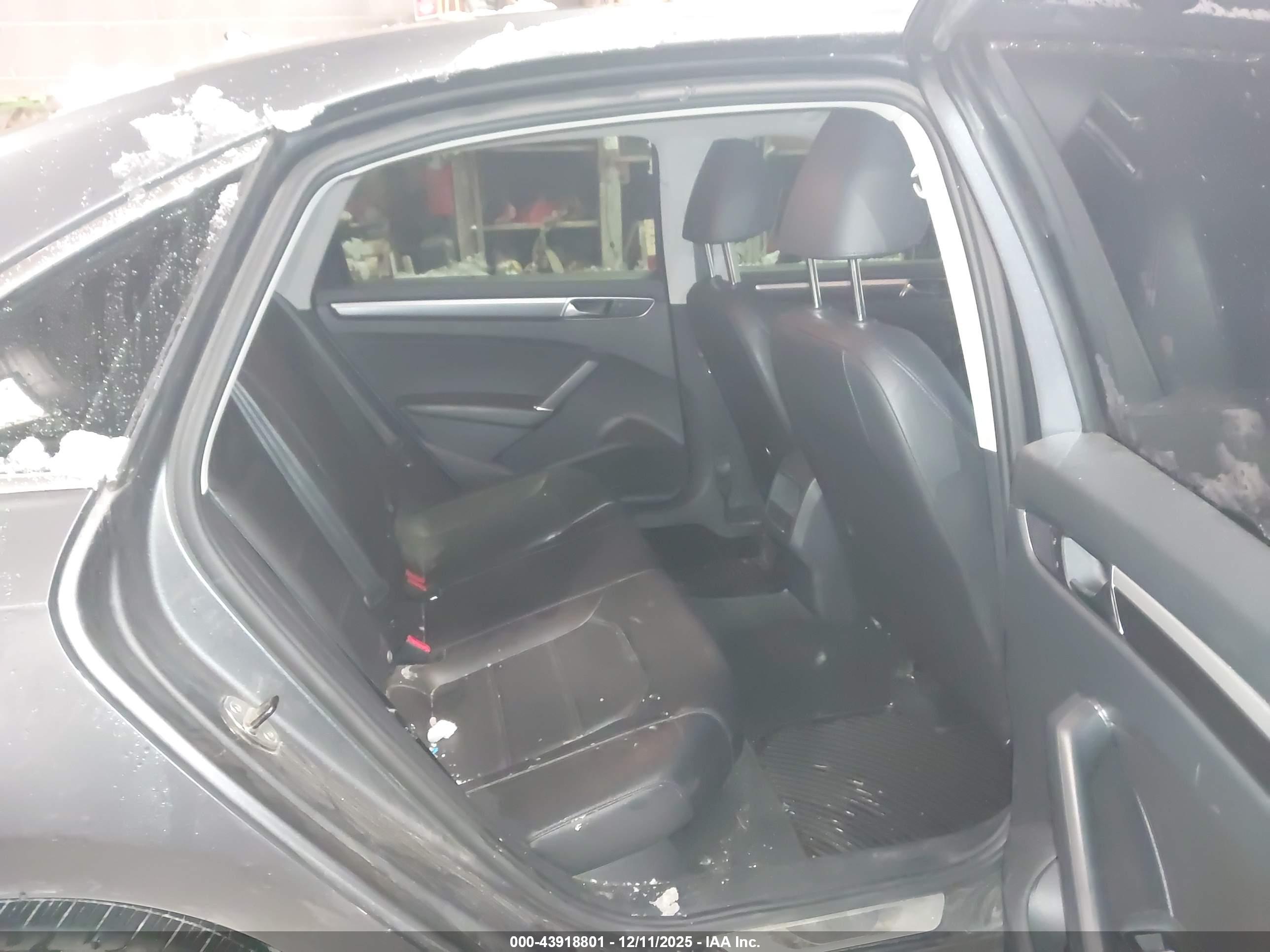 VOLKSWAGEN PASSAT image 8
