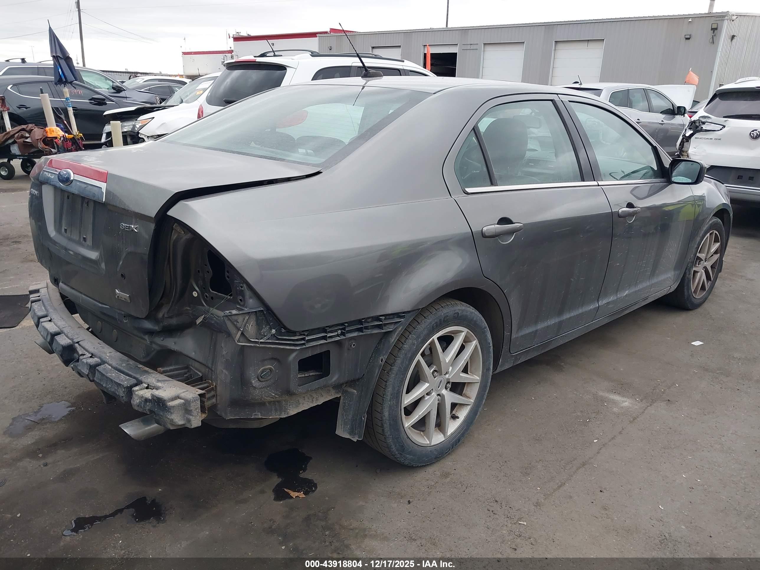 FORD FUSION image 4