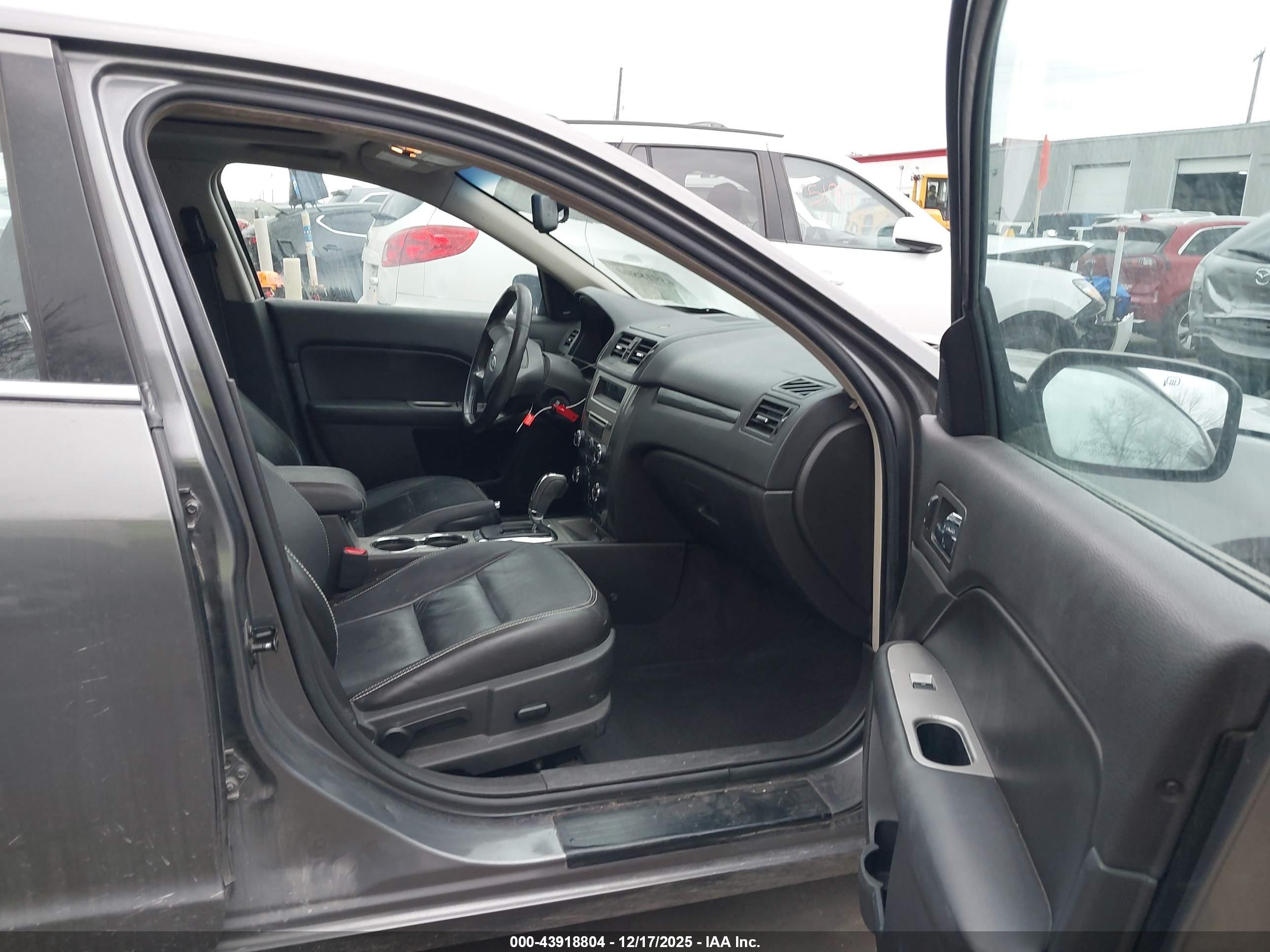 FORD FUSION image 5