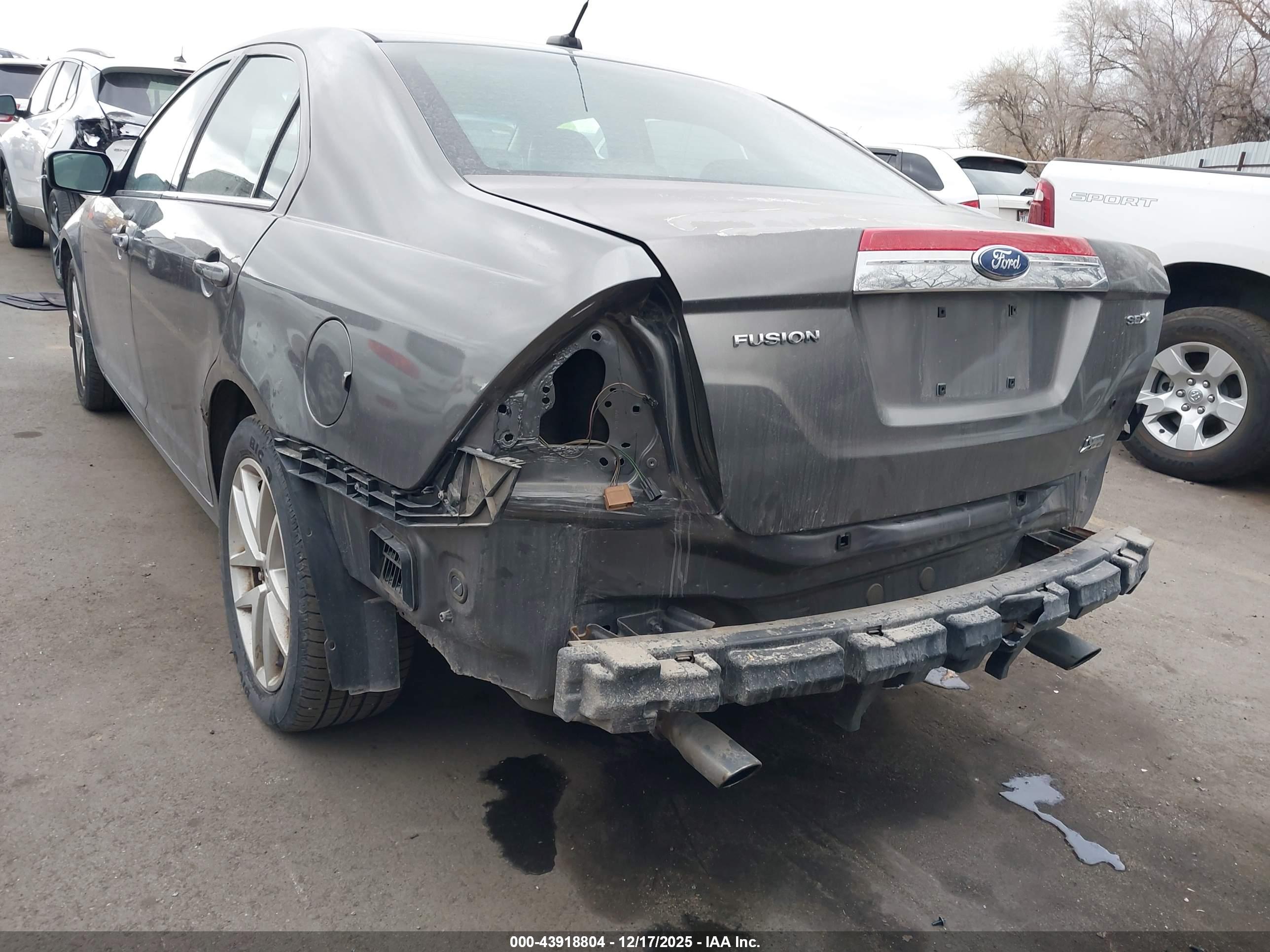 FORD FUSION image 6