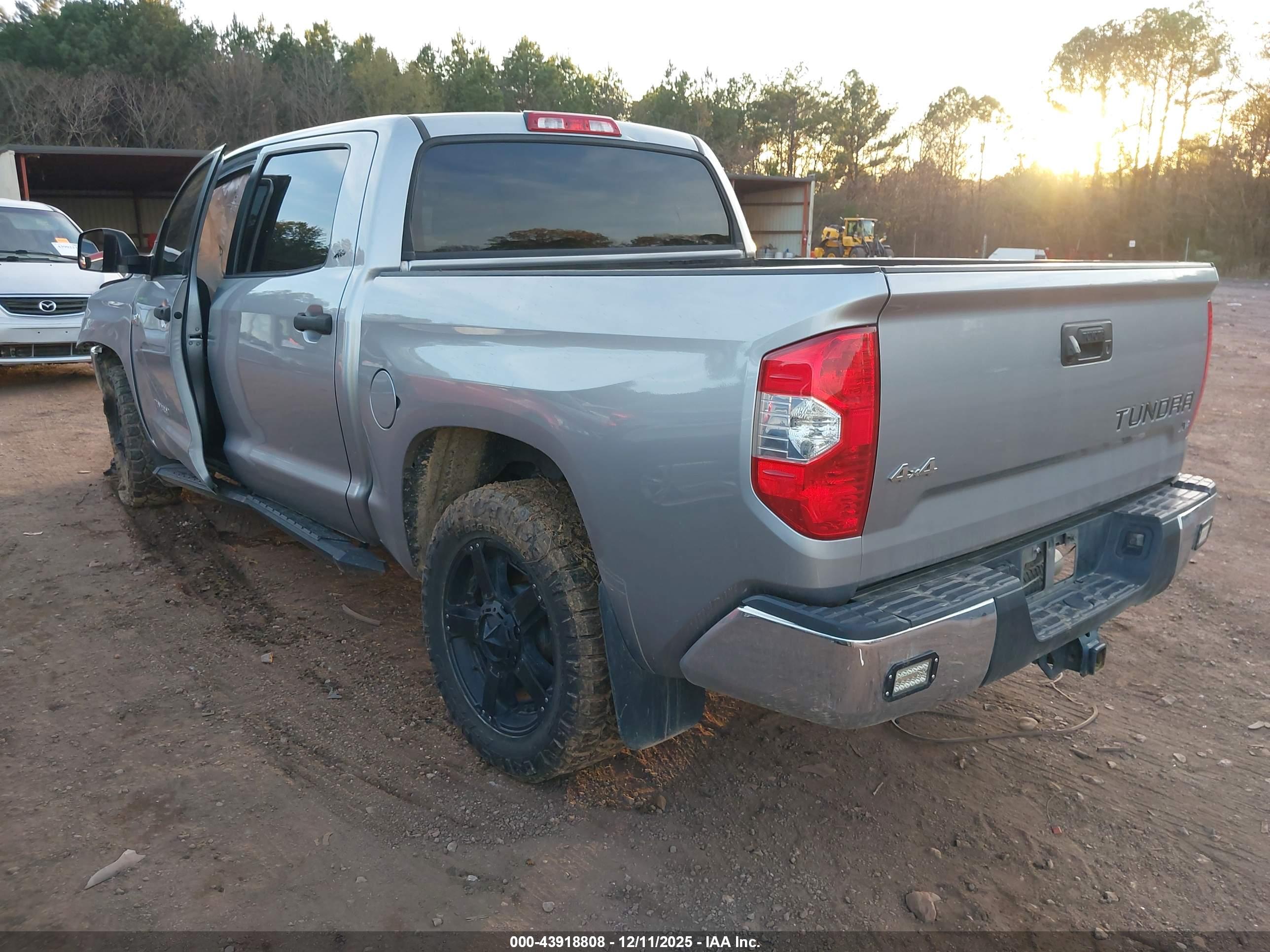 TOYOTA TUNDRA image 3