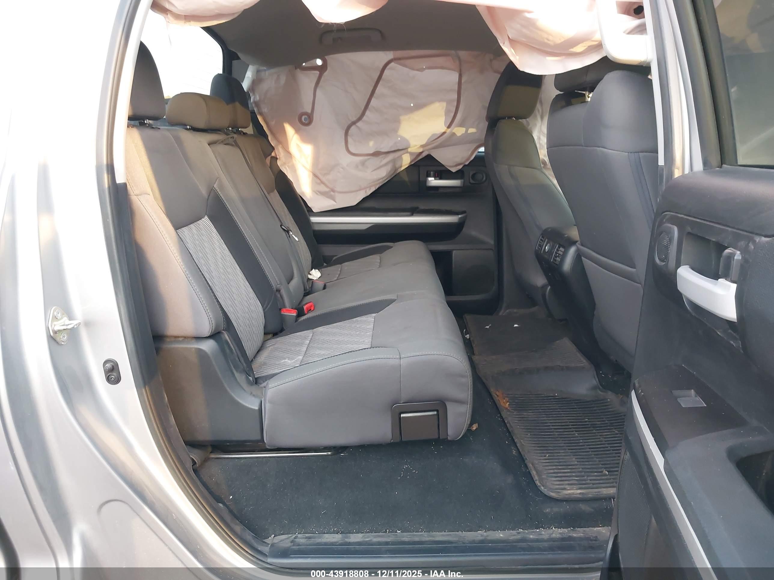 TOYOTA TUNDRA image 8