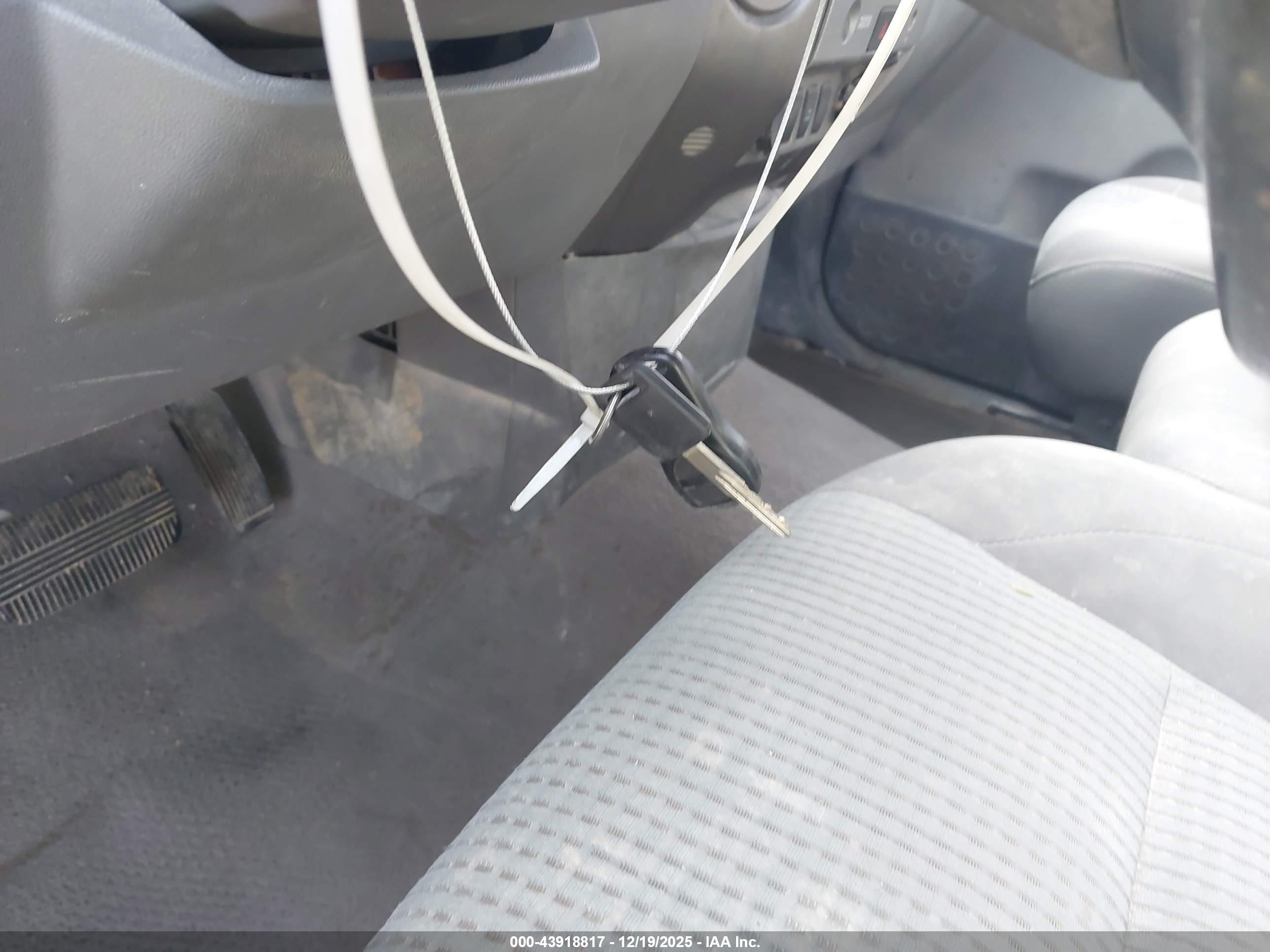 NISSAN TITAN image 11