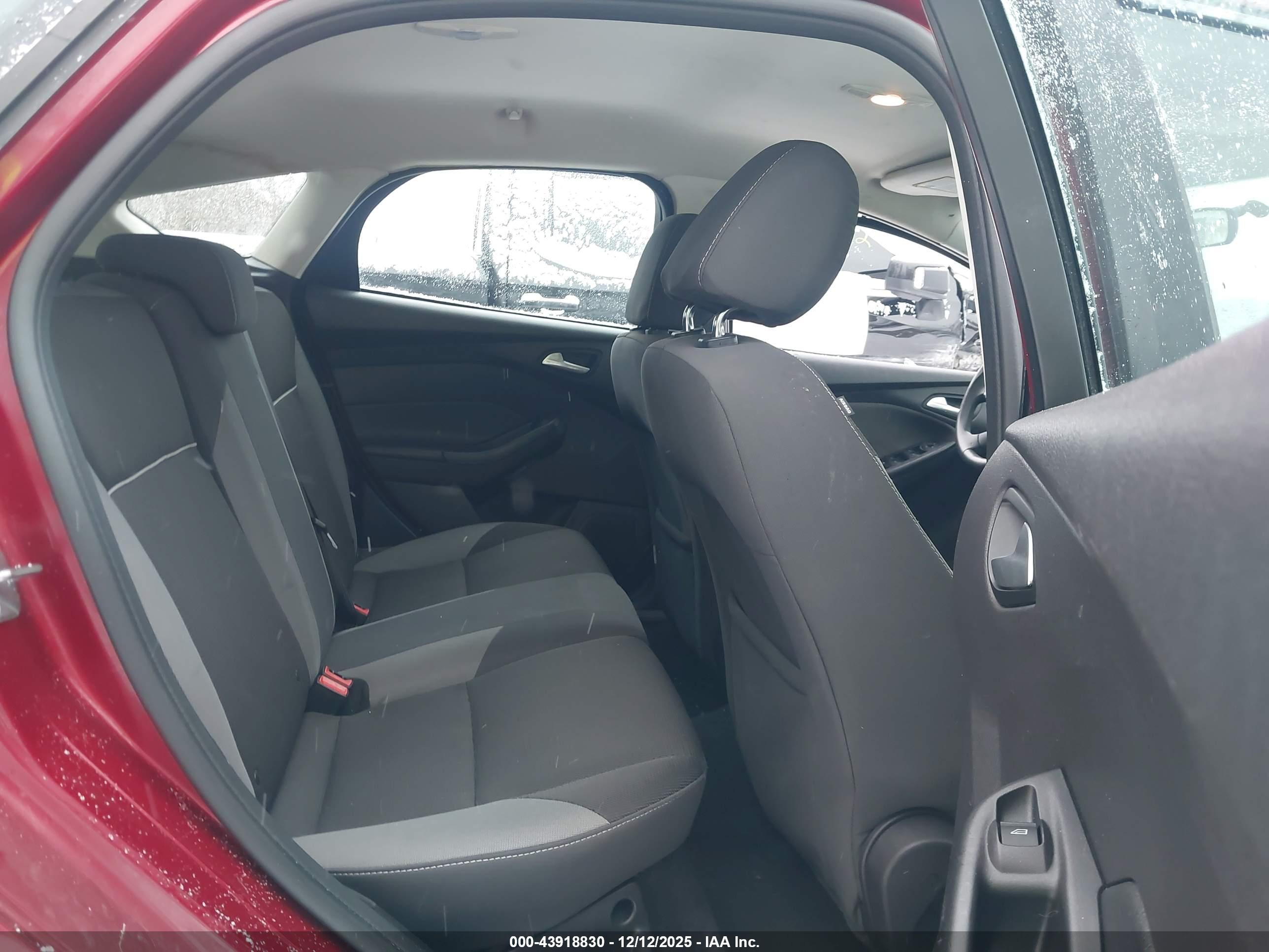FORD FOCUS image 8