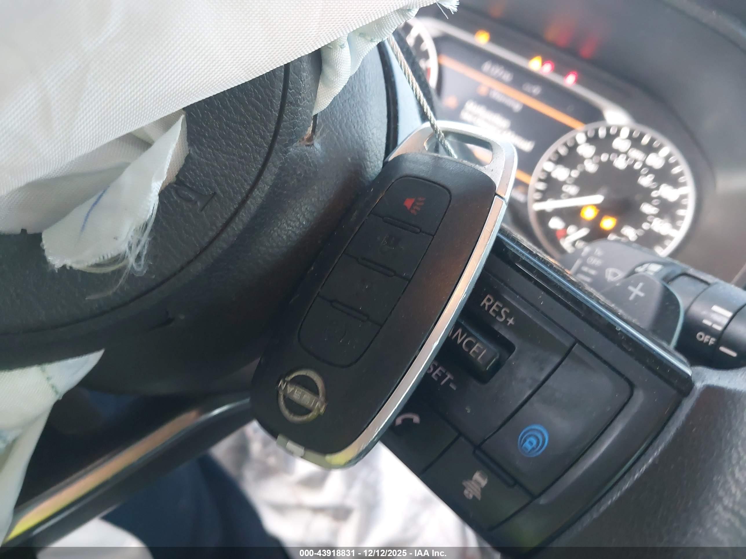 NISSAN ROGUE image 11