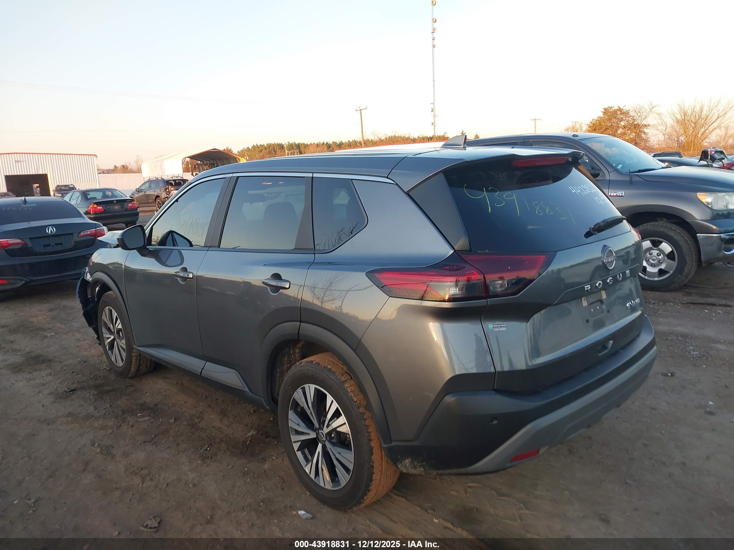 NISSAN ROGUE image 3
