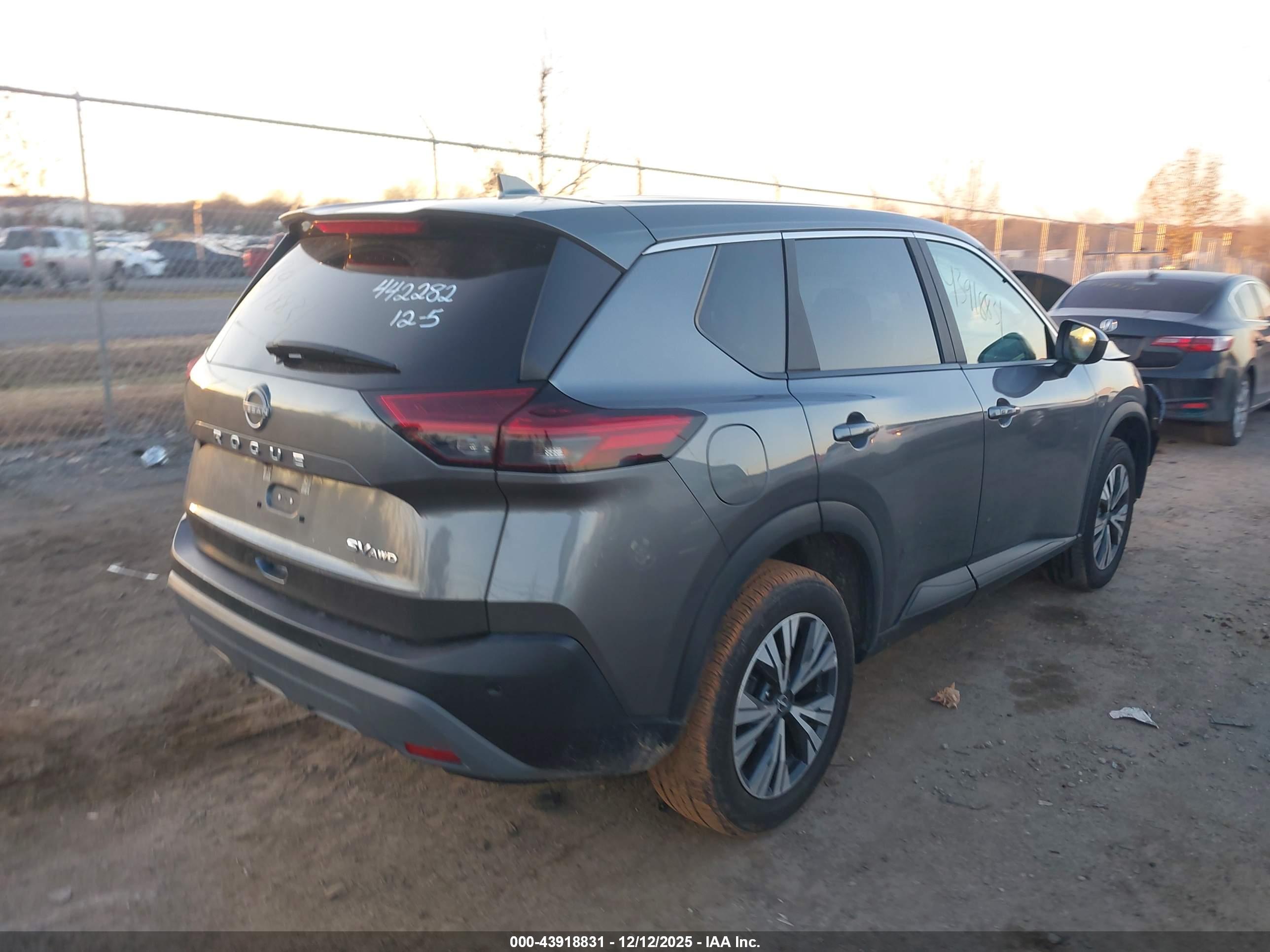 NISSAN ROGUE image 4