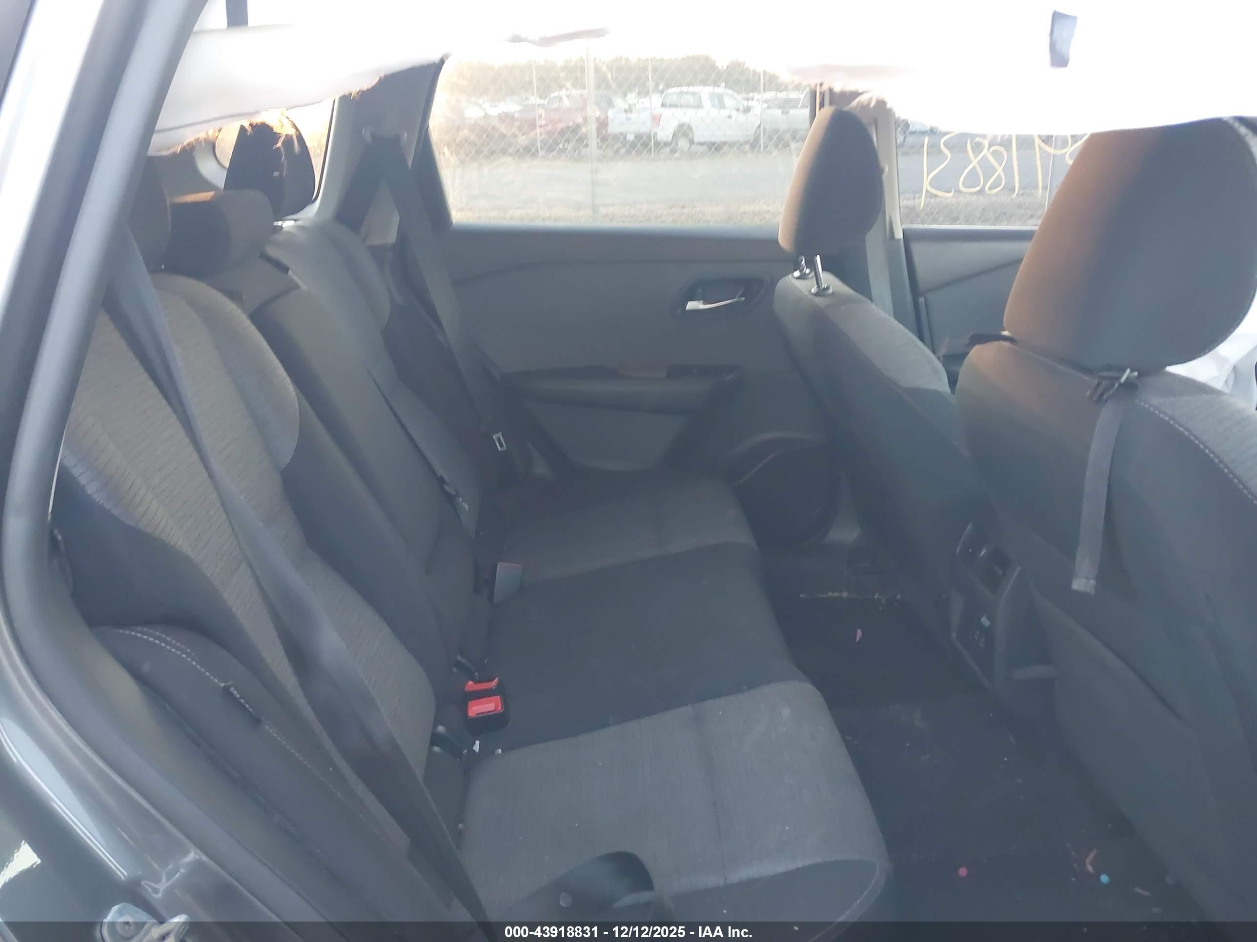 NISSAN ROGUE image 8