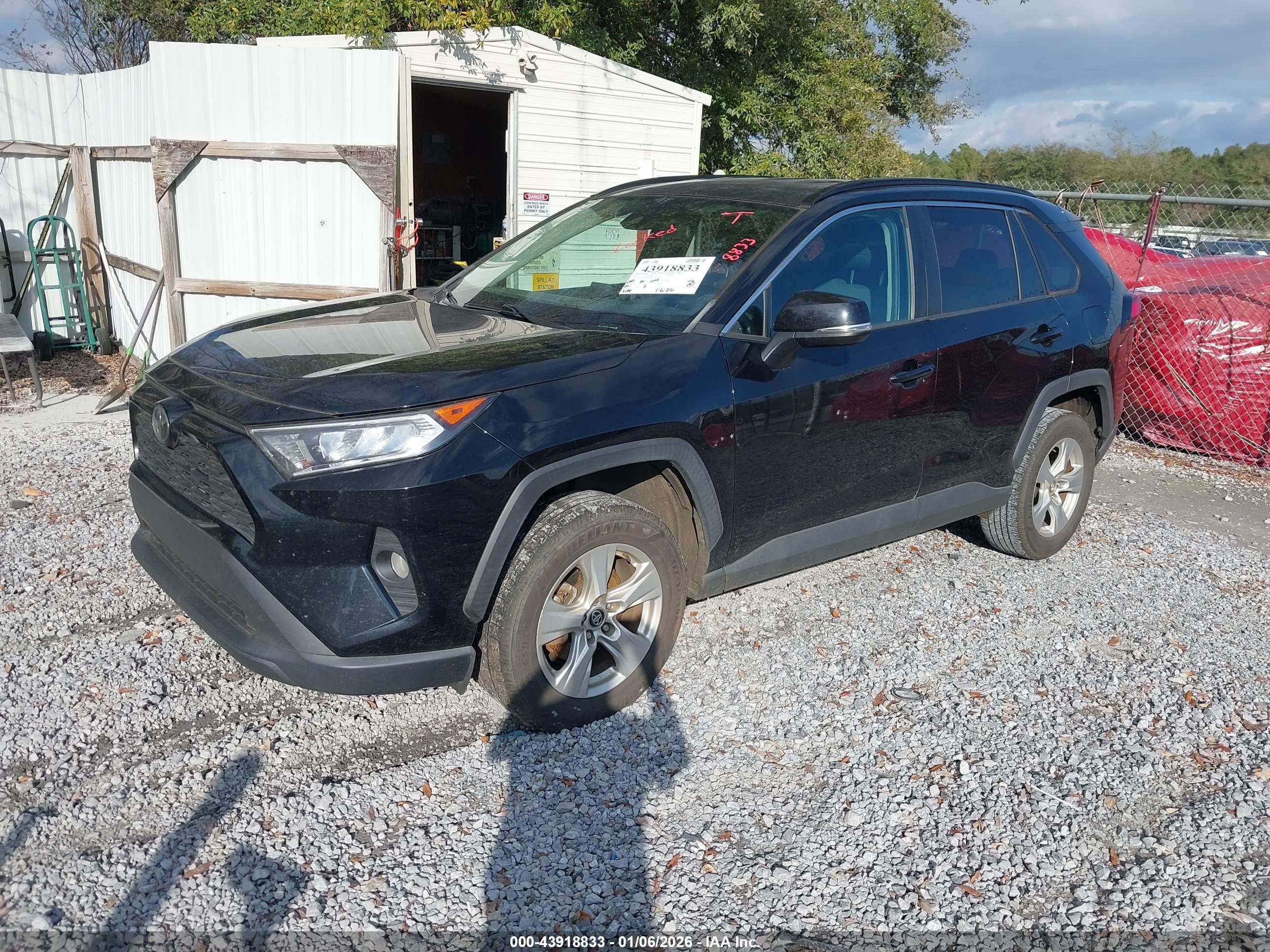 TOYOTA RAV4 image 2