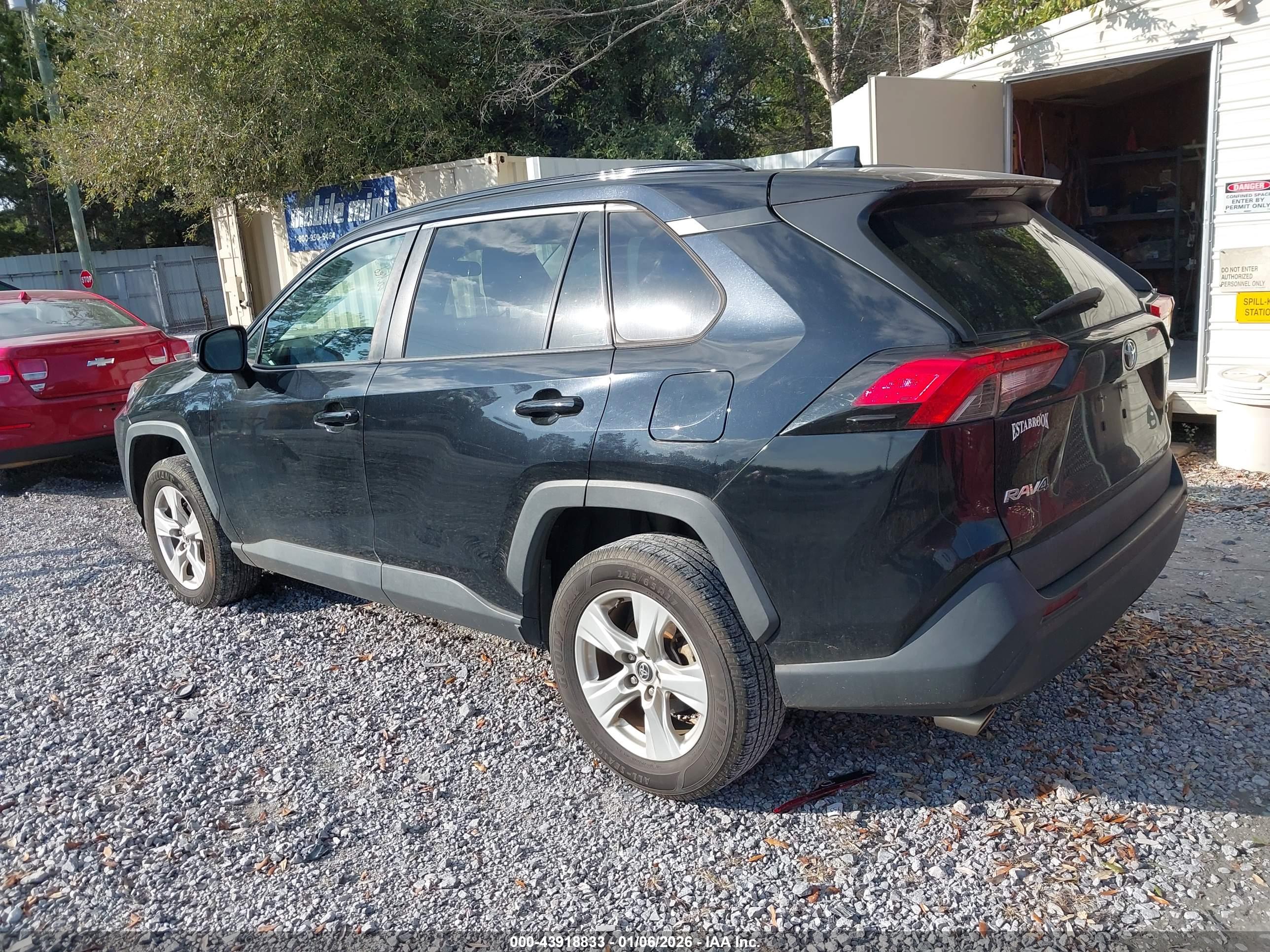 TOYOTA RAV4 image 3