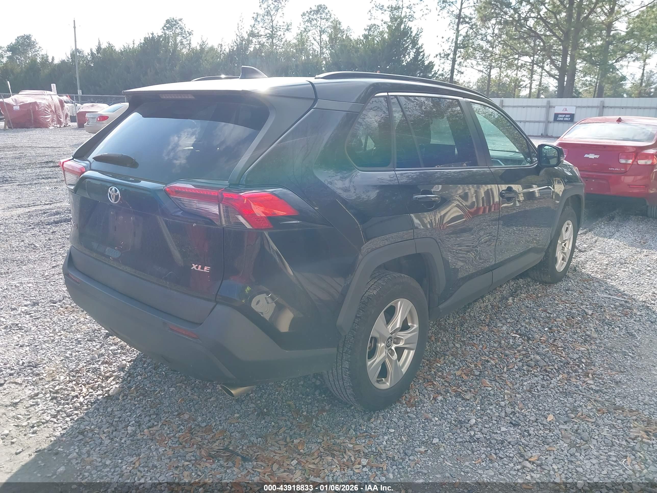 TOYOTA RAV4 image 4