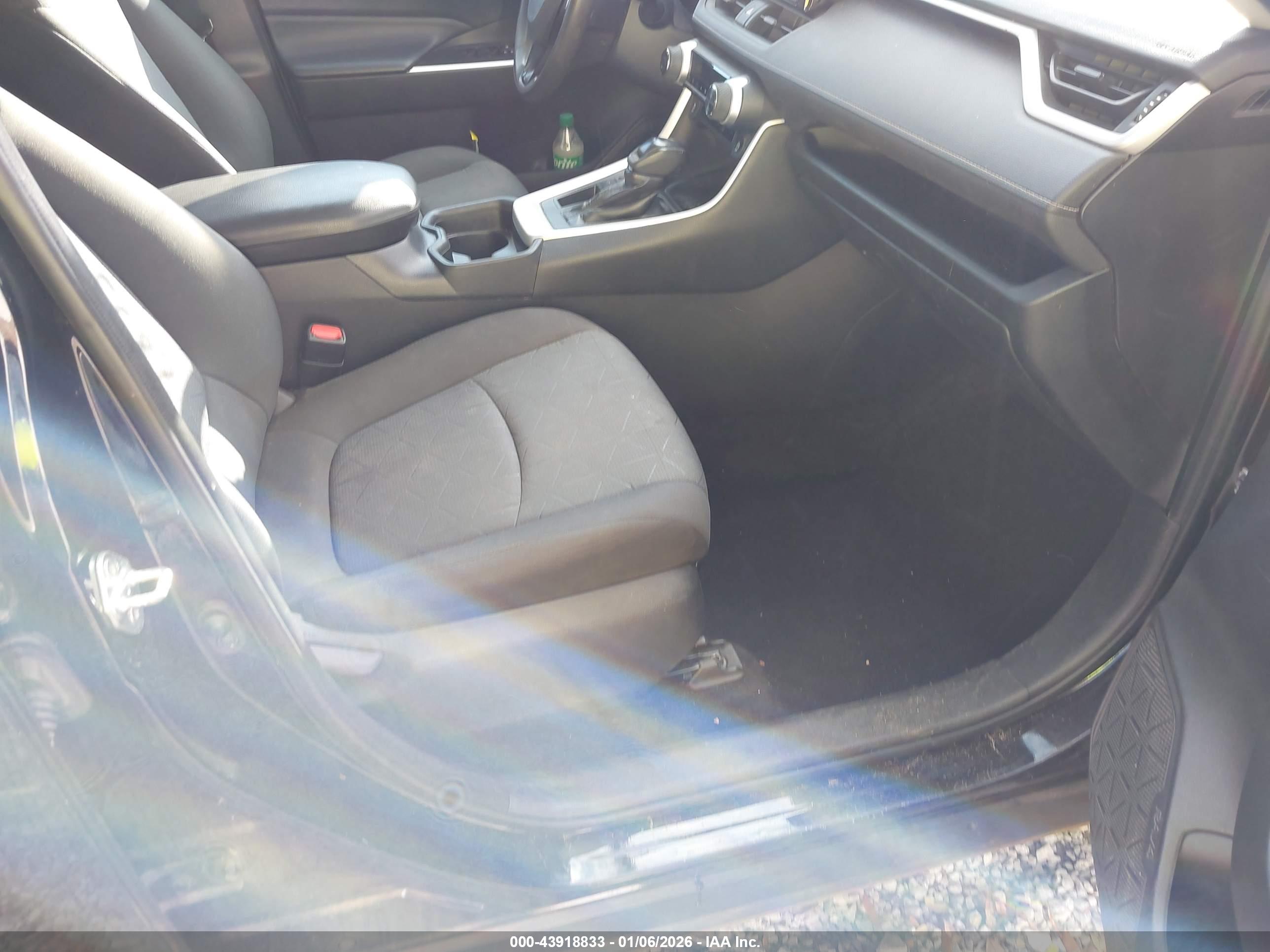 TOYOTA RAV4 image 5