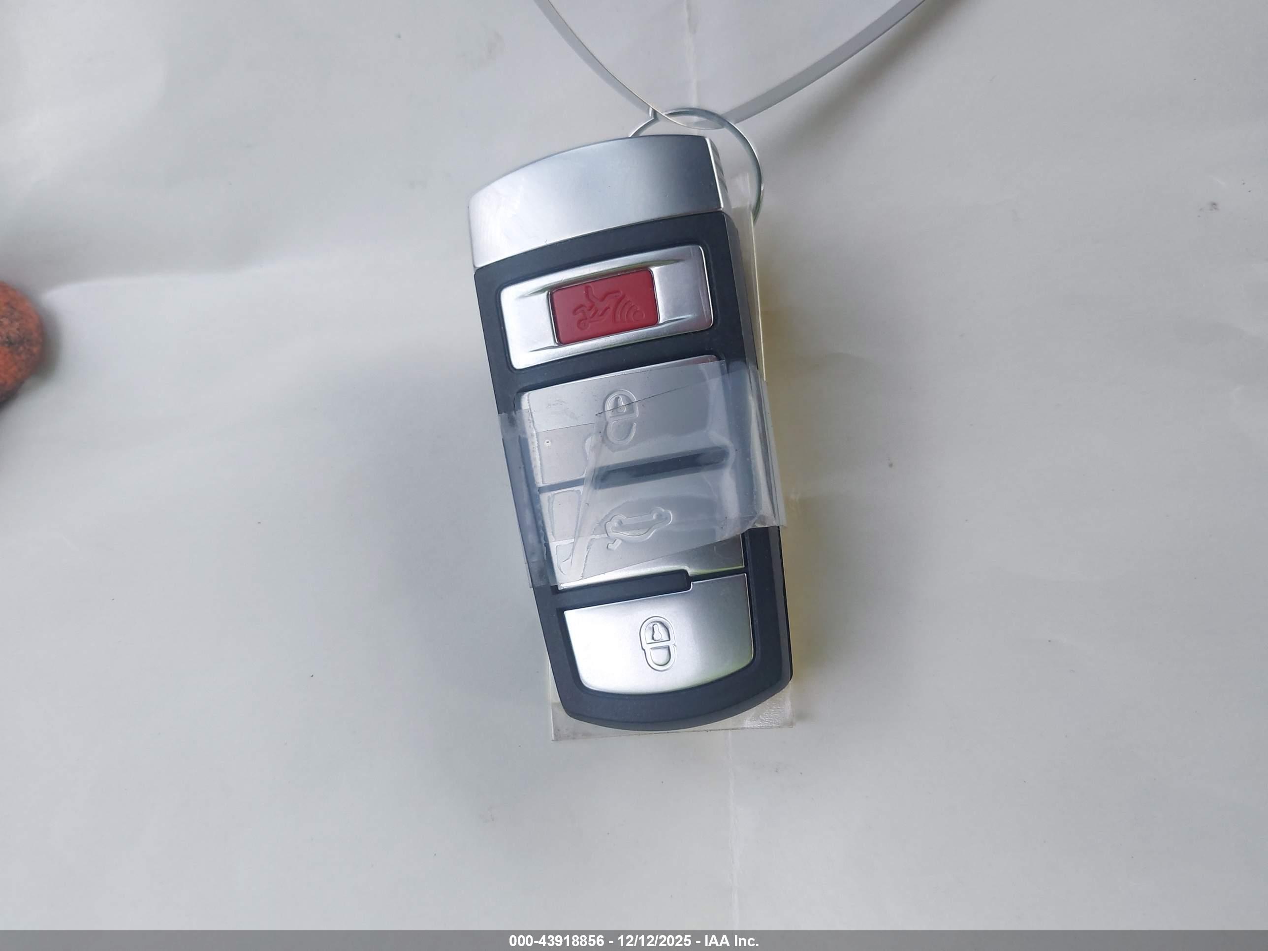 VOLKSWAGEN CC image 11
