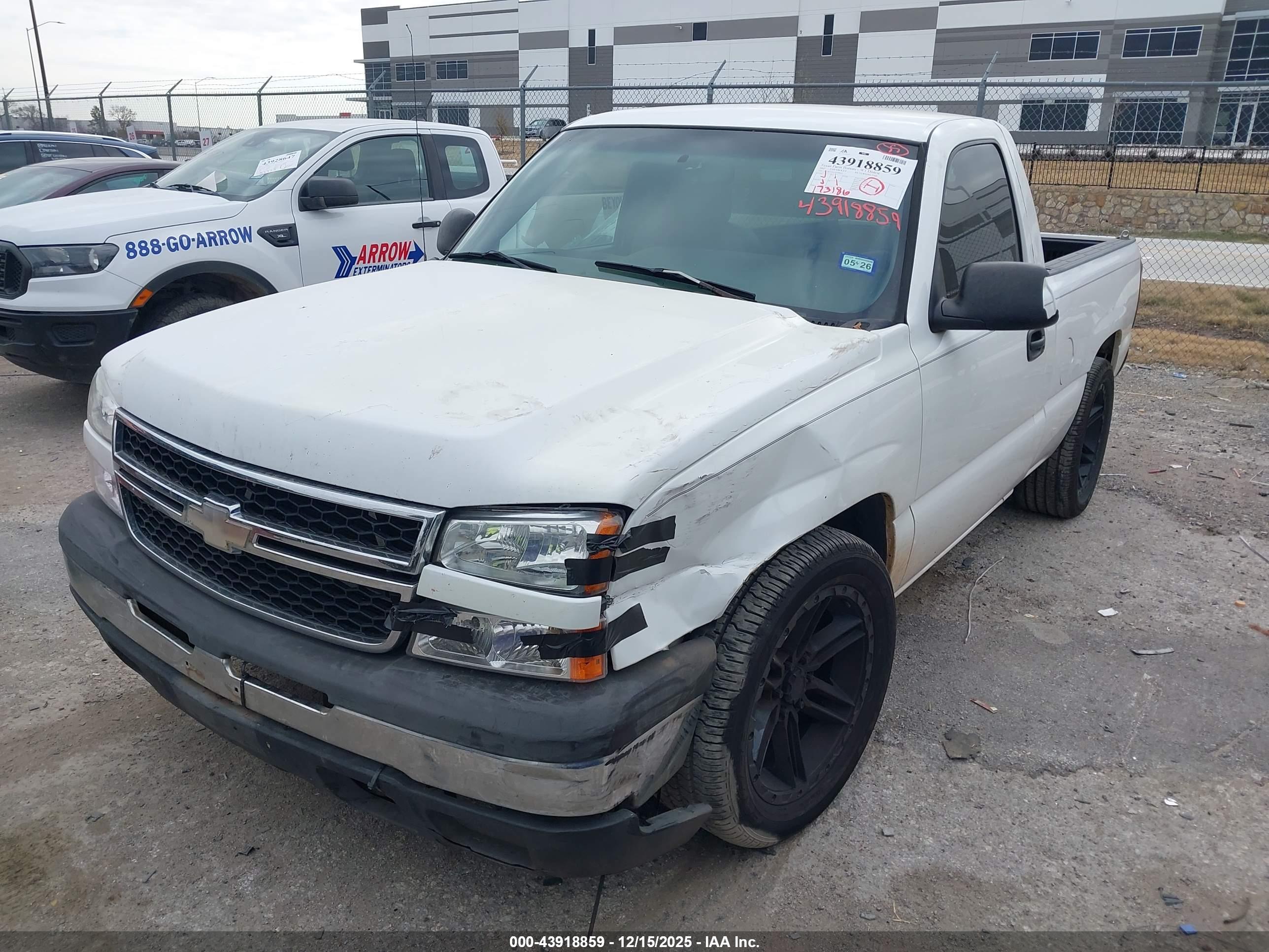CHEVROLET SILVERADO image 2
