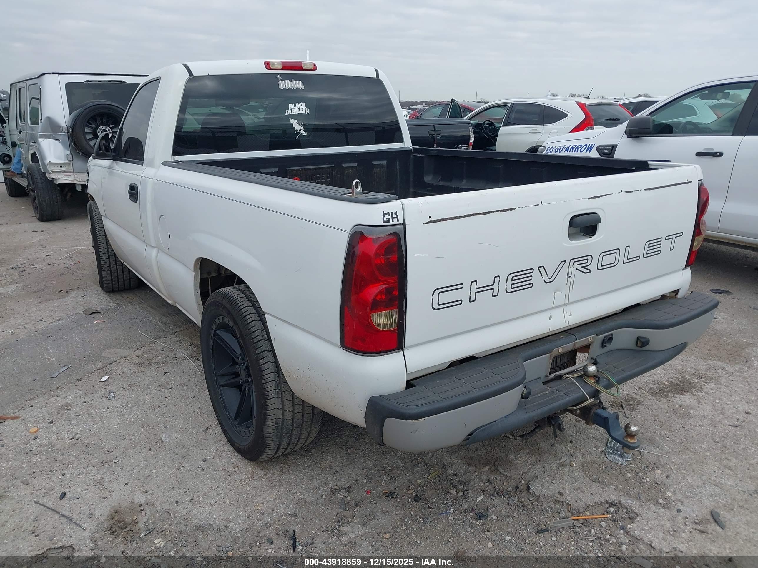 CHEVROLET SILVERADO image 3