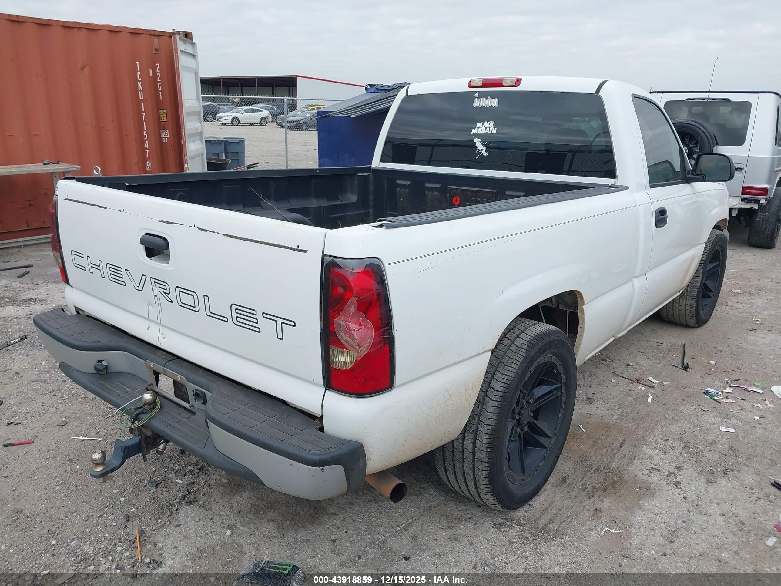 CHEVROLET SILVERADO image 4