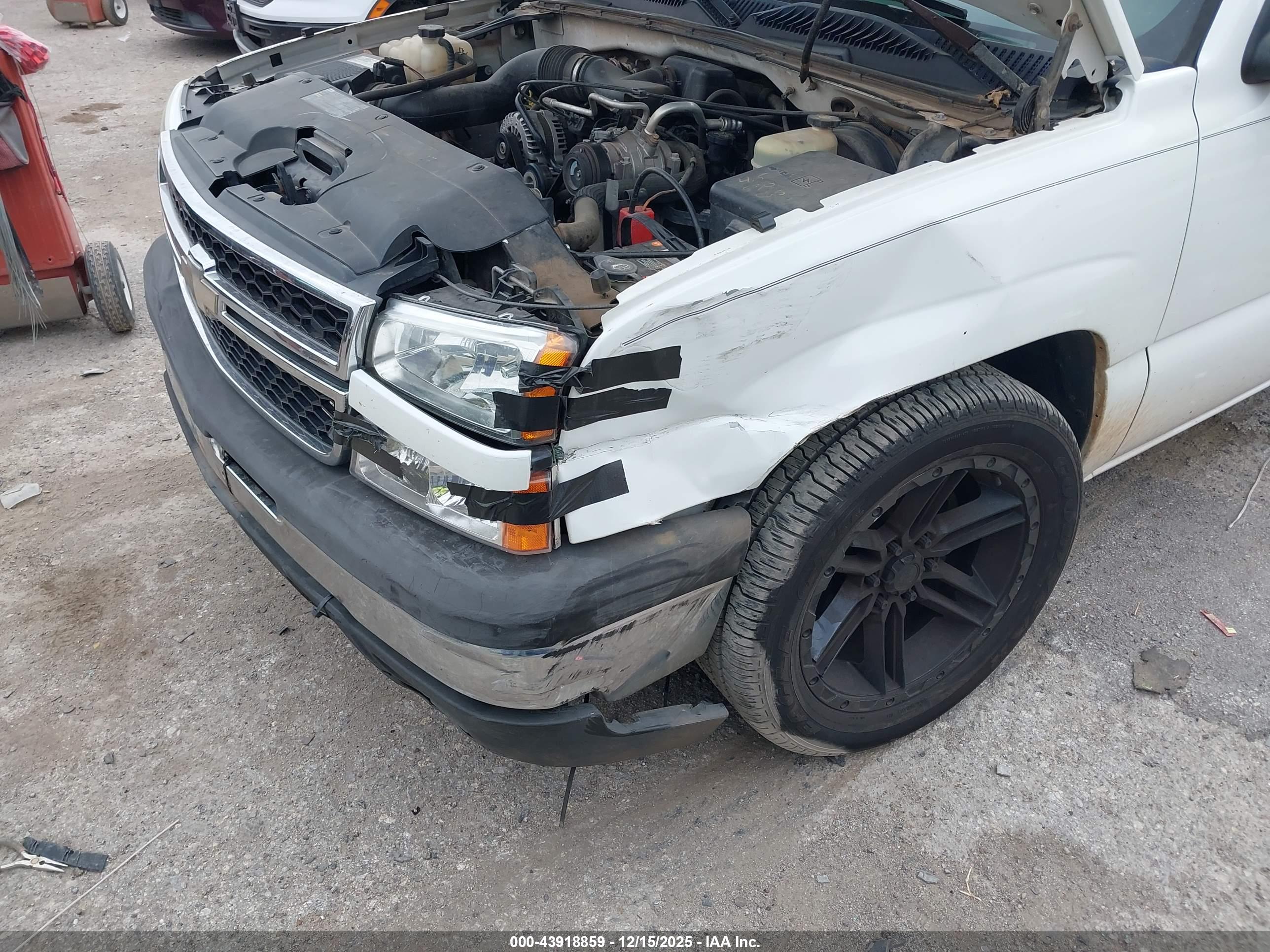 CHEVROLET SILVERADO image 6