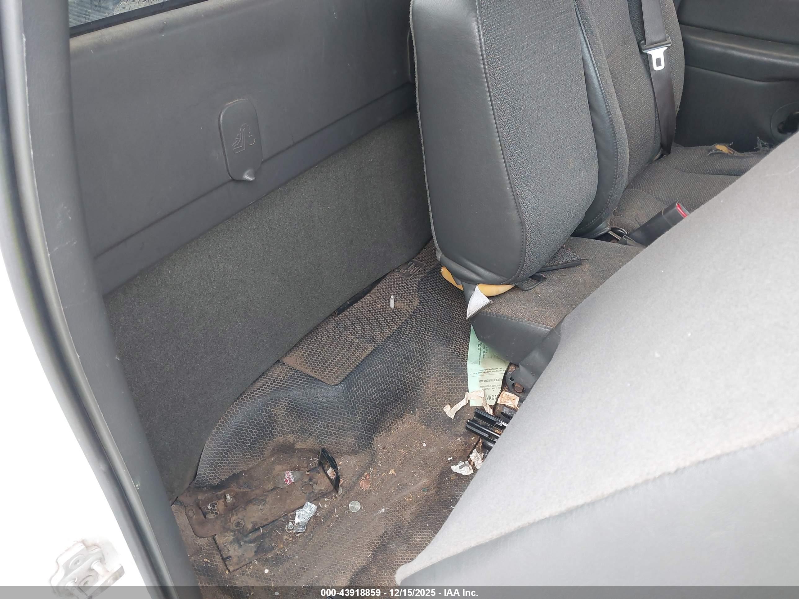 CHEVROLET SILVERADO image 8