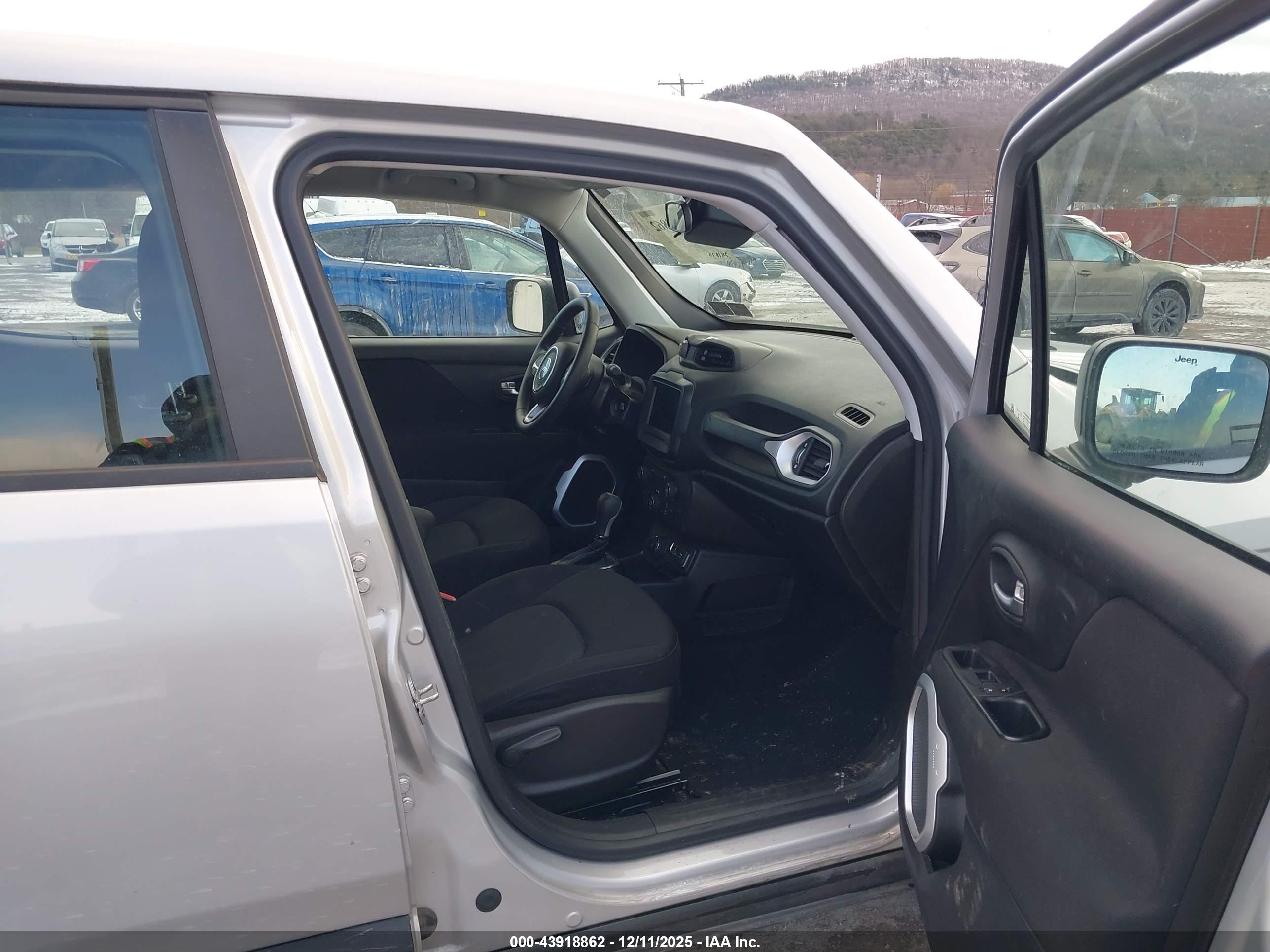 JEEP RENEGADE image 5