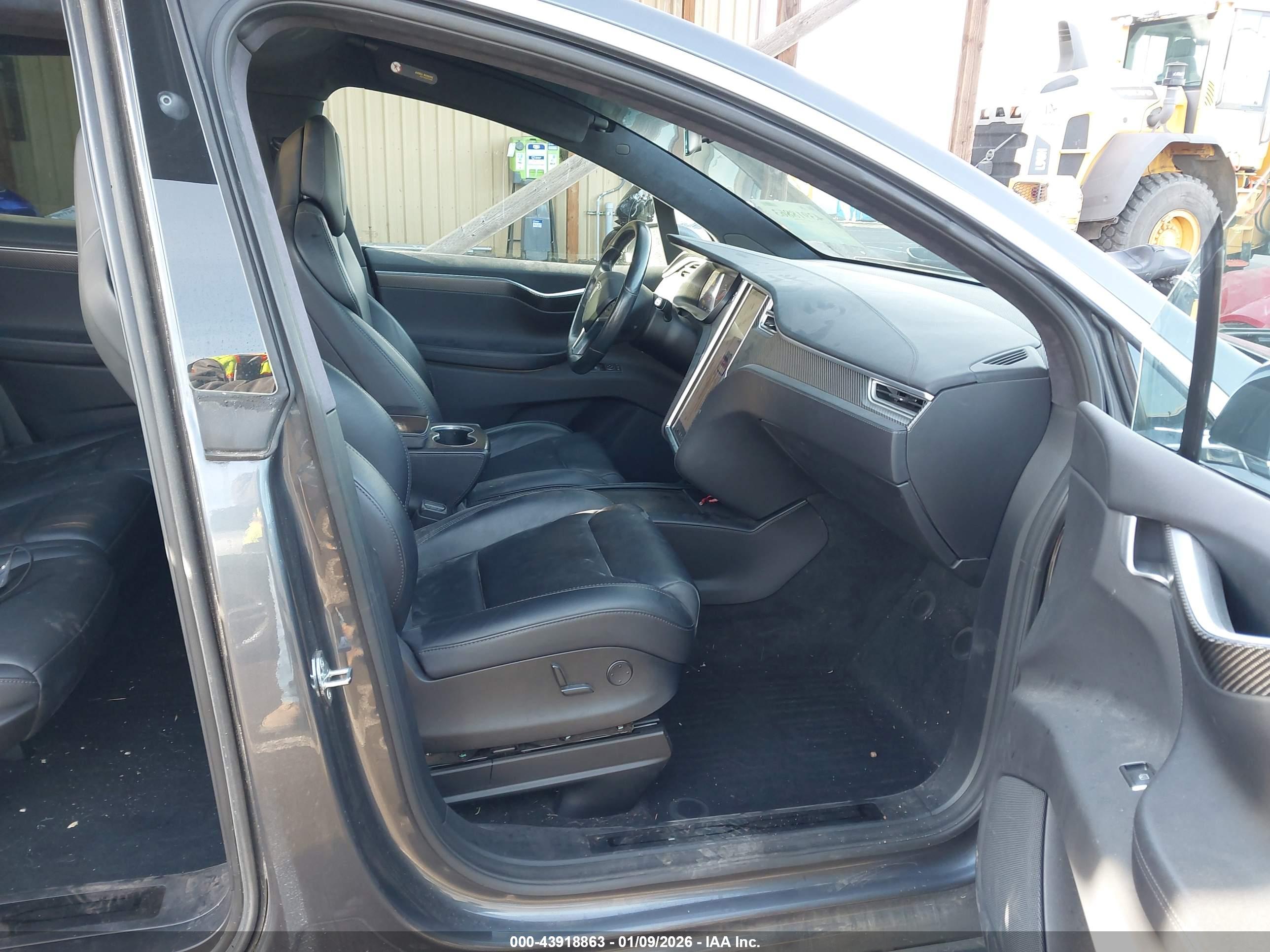 TESLA MODEL image 5