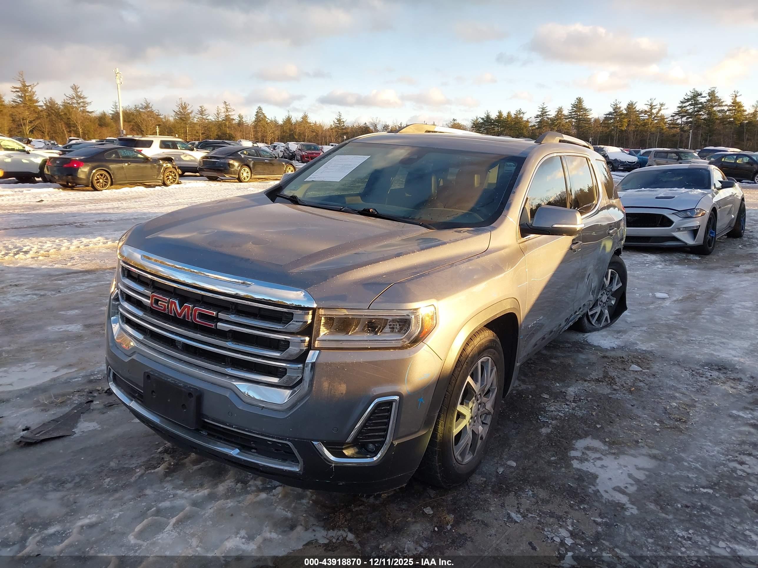 GMC ACADIA image 2
