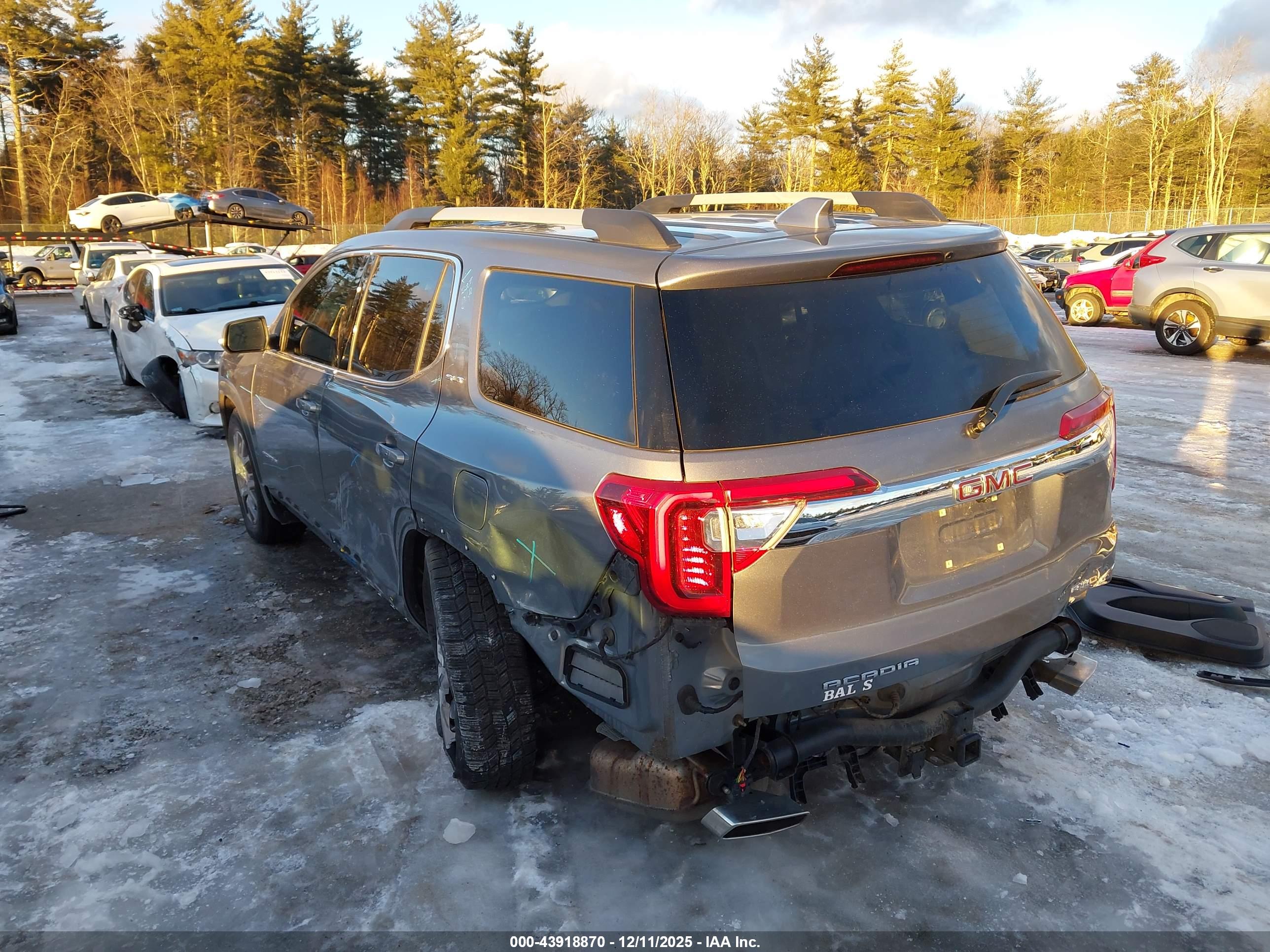 GMC ACADIA image 3