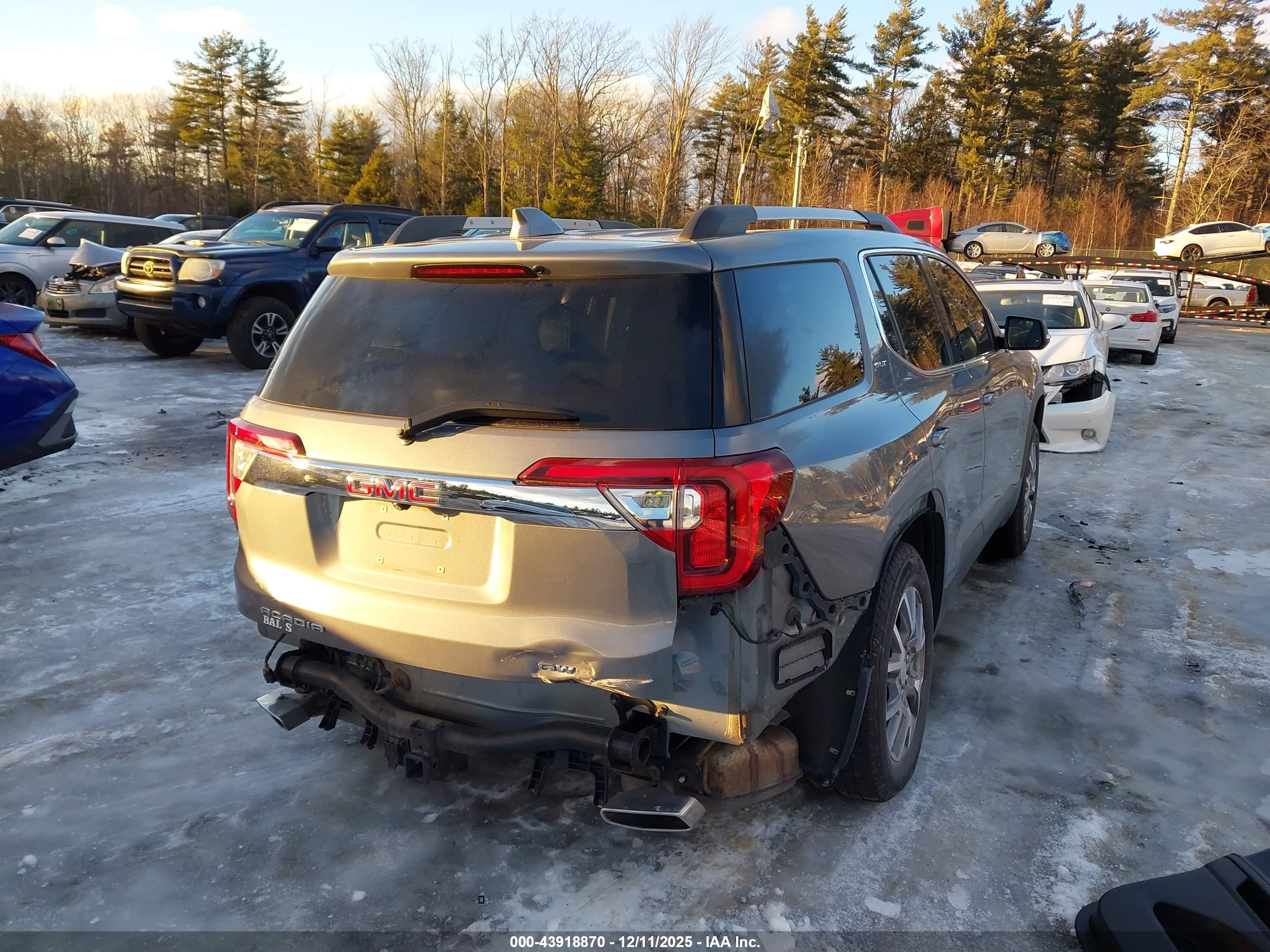 GMC ACADIA image 4