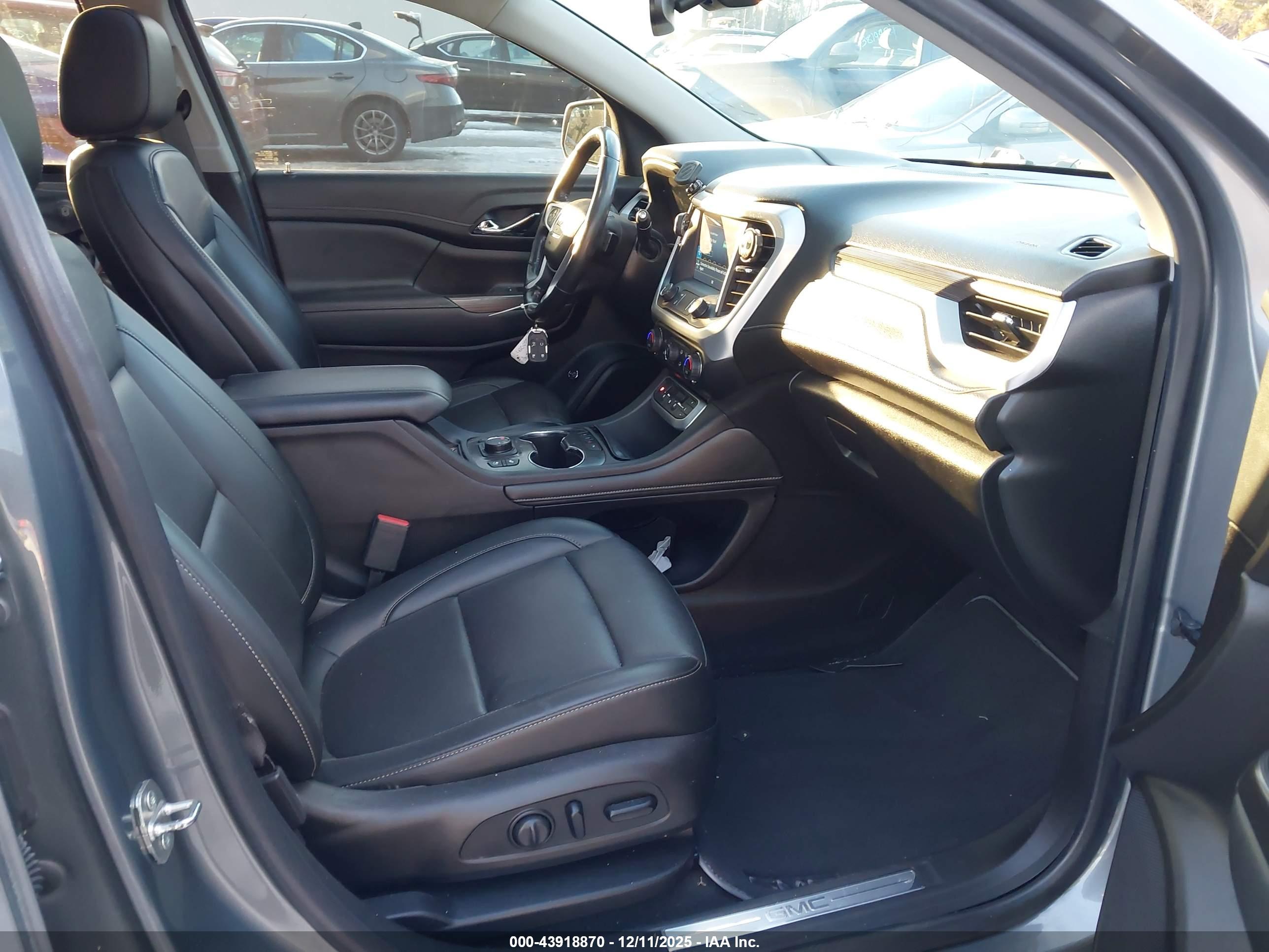 GMC ACADIA image 5