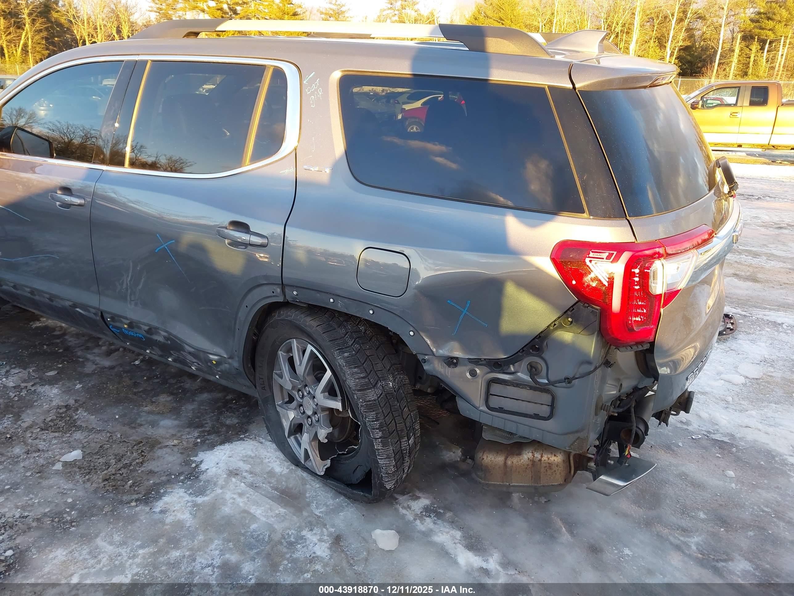 GMC ACADIA image 6