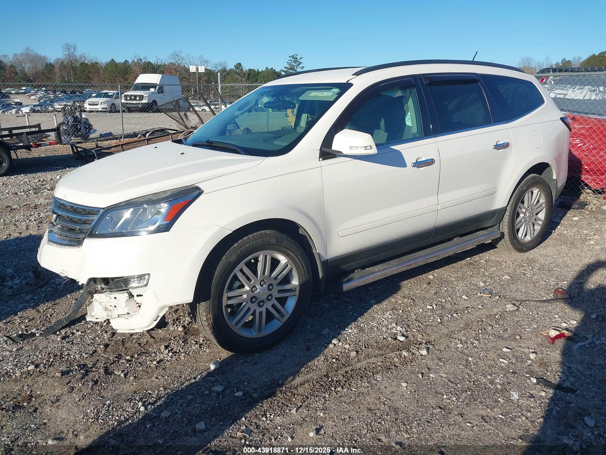 CHEVROLET TRAVERSE image 2