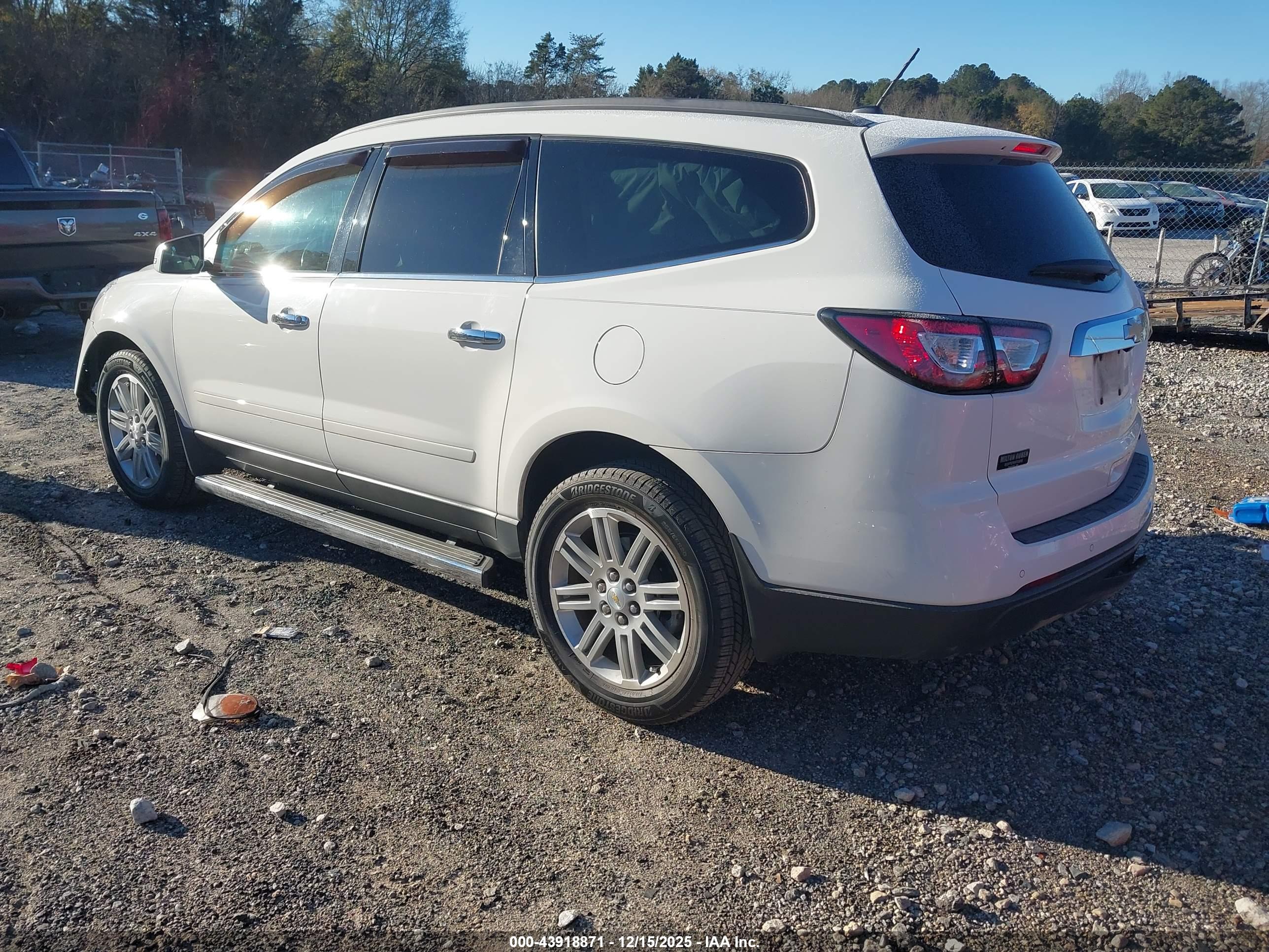 CHEVROLET TRAVERSE image 3