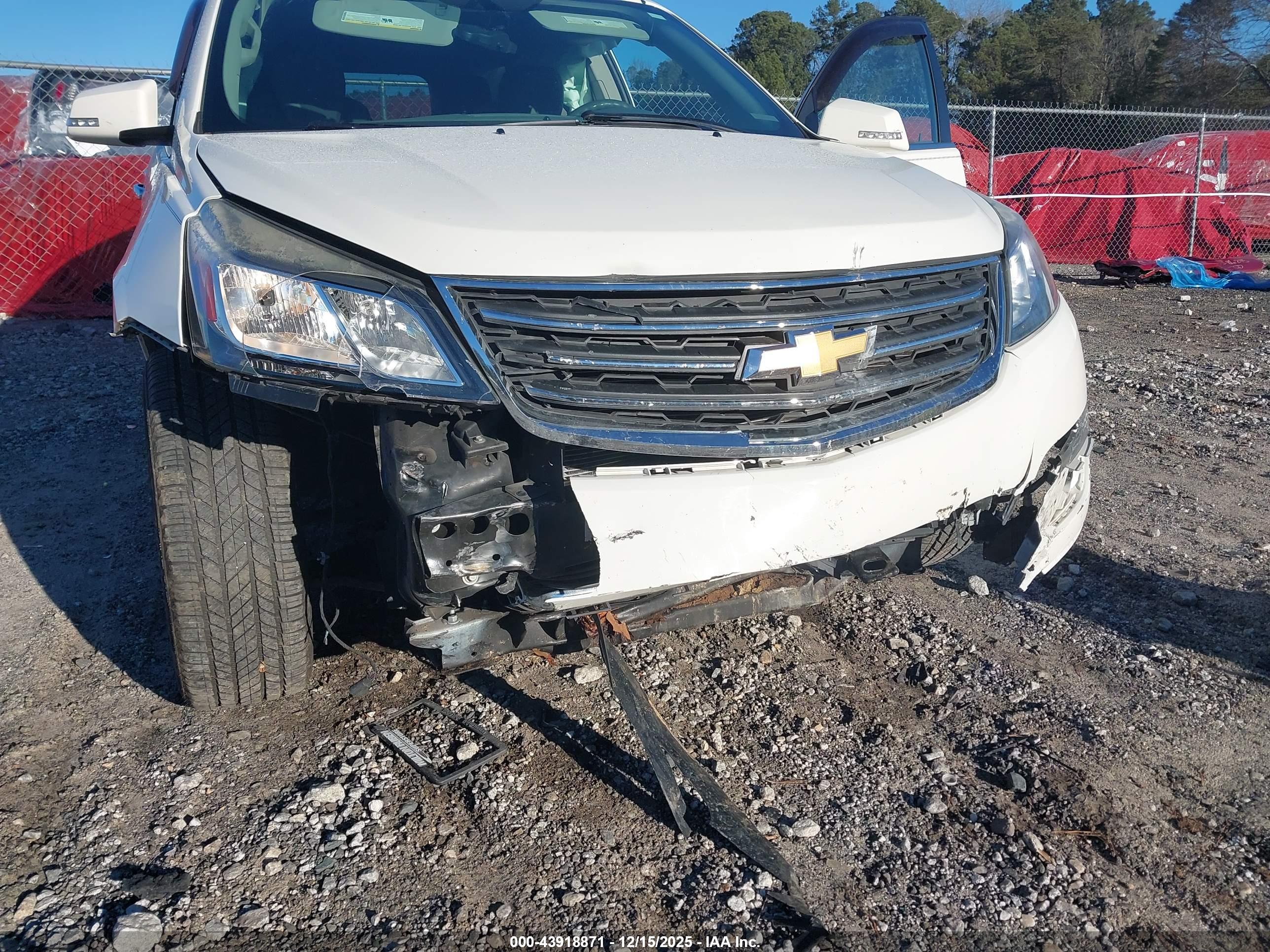 CHEVROLET TRAVERSE image 6