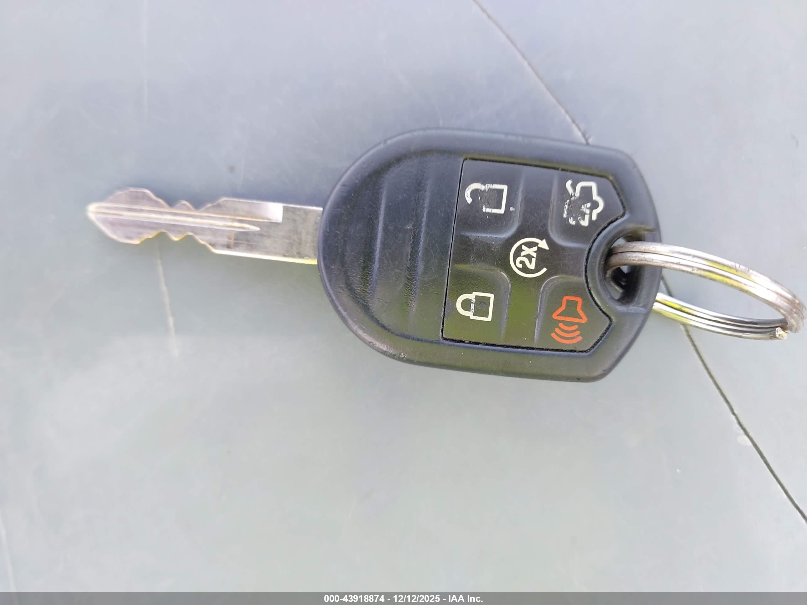 FORD TAURUS image 11