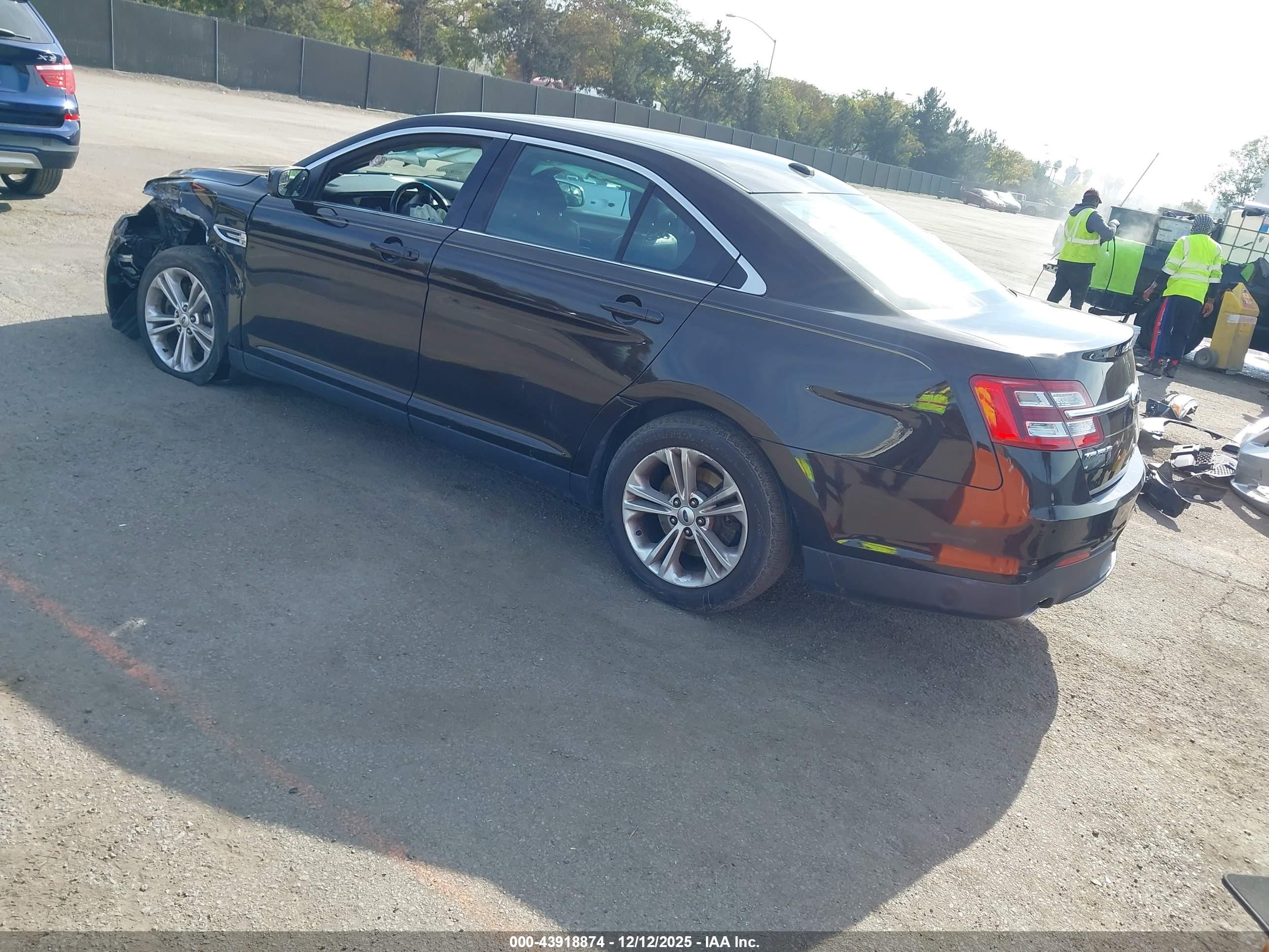 FORD TAURUS image 3