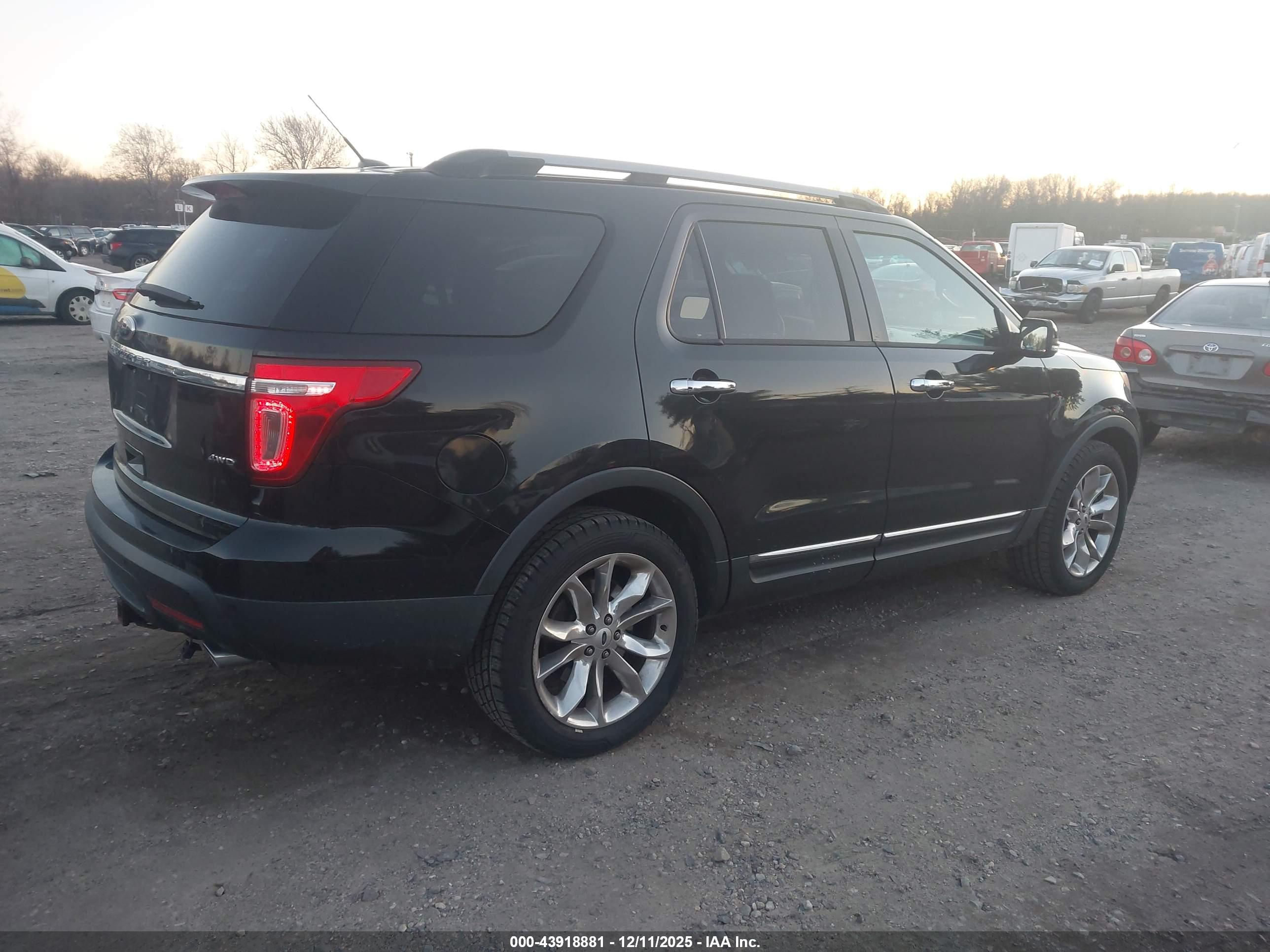 FORD EXPLORER image 4