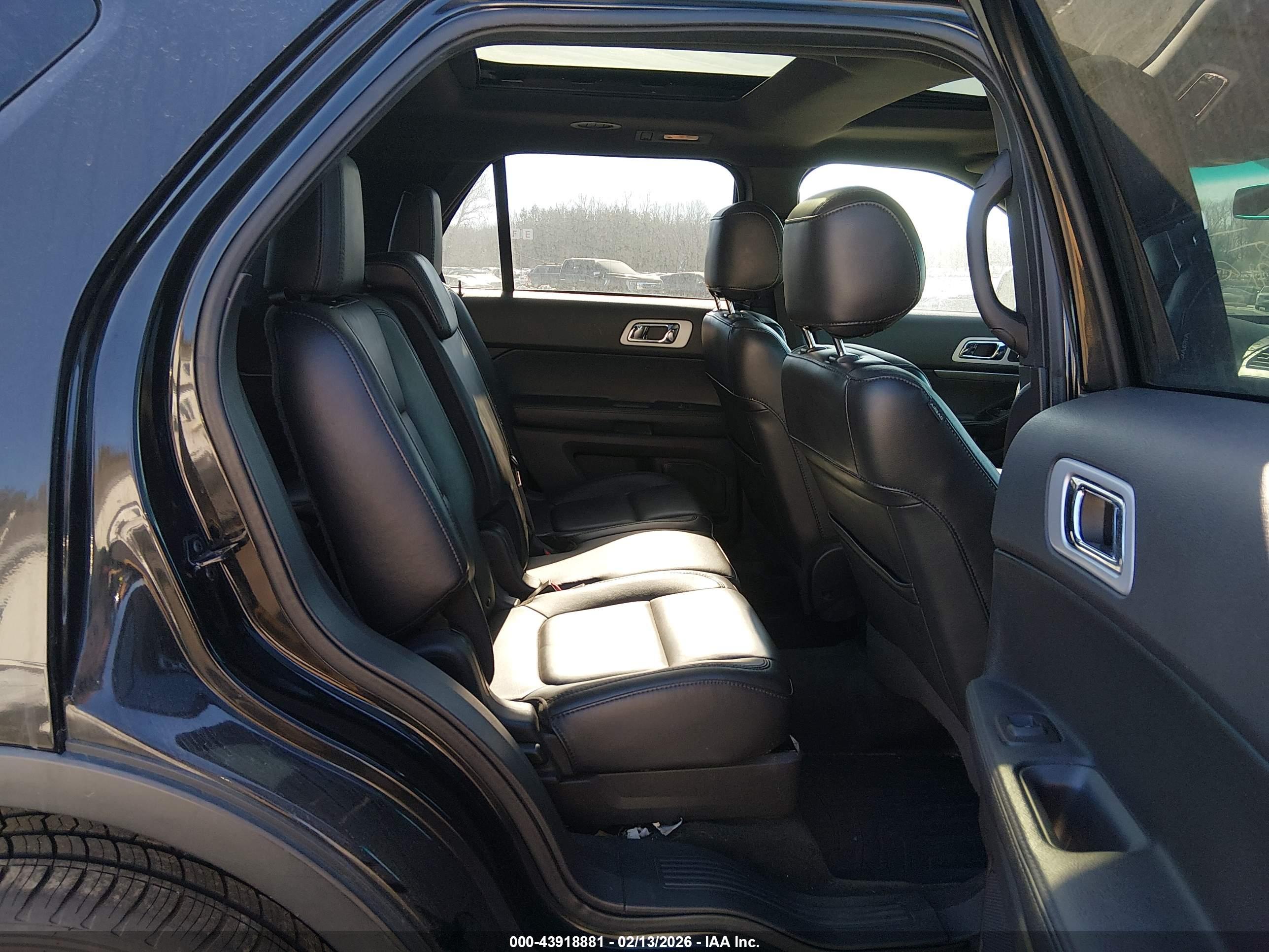 FORD EXPLORER image 8