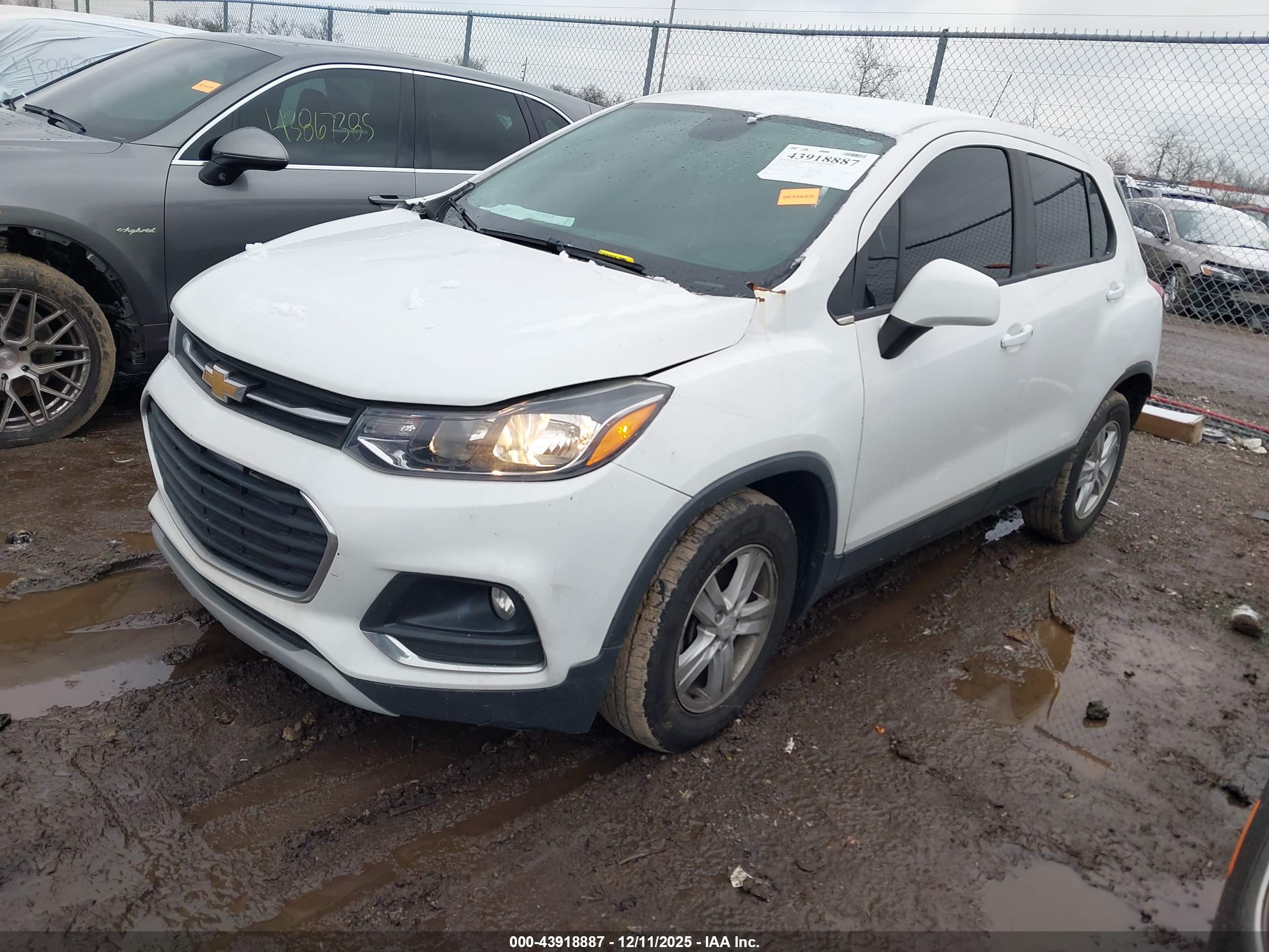 CHEVROLET TRAX image 2