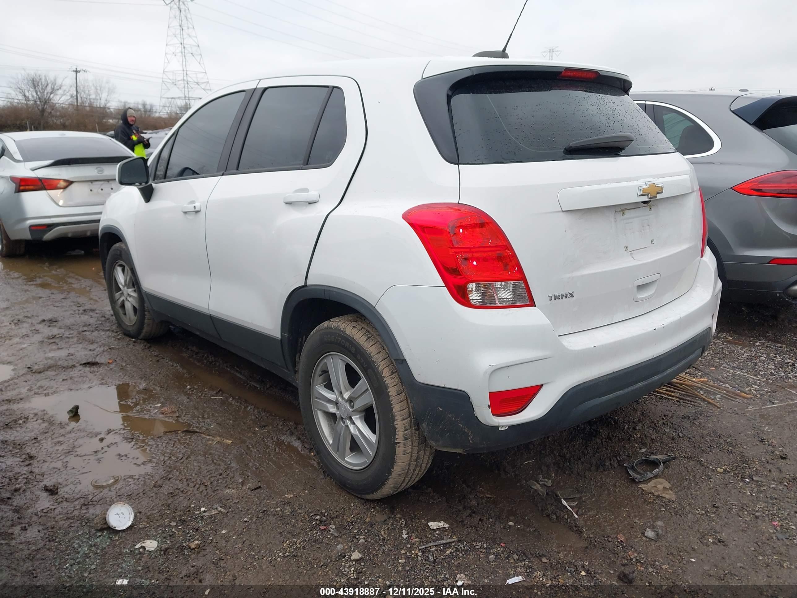 CHEVROLET TRAX image 3