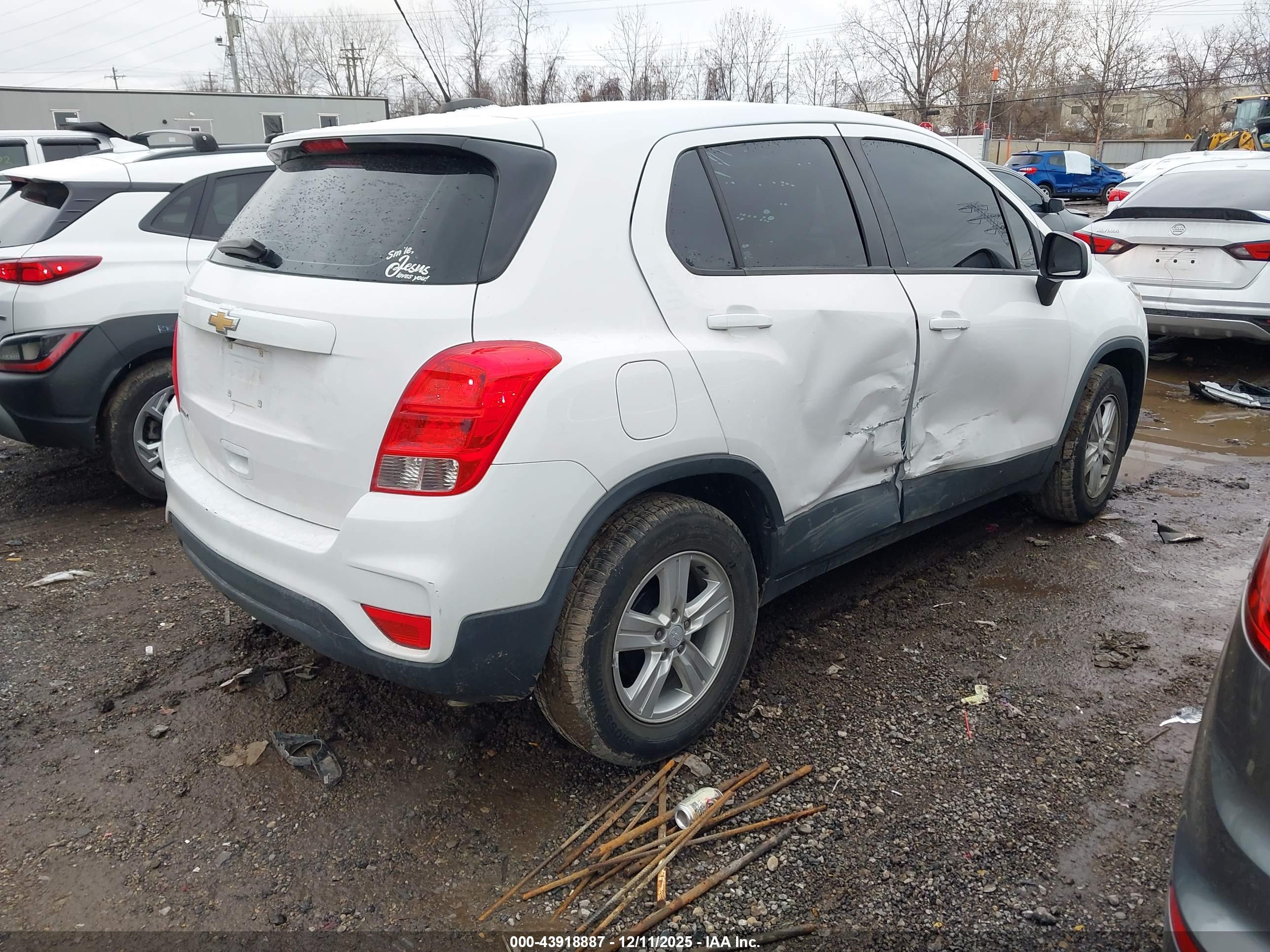 CHEVROLET TRAX image 4