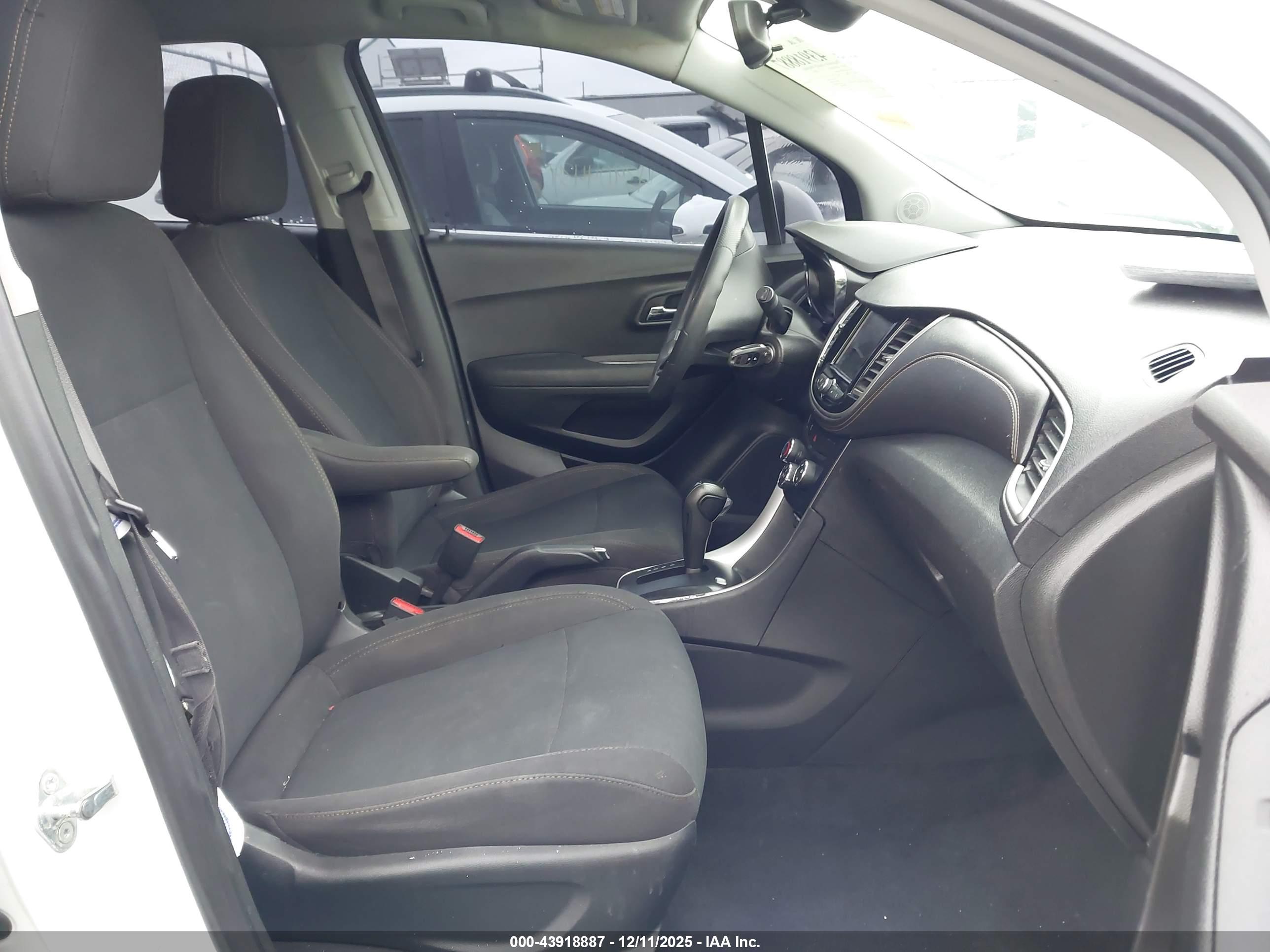 CHEVROLET TRAX image 5