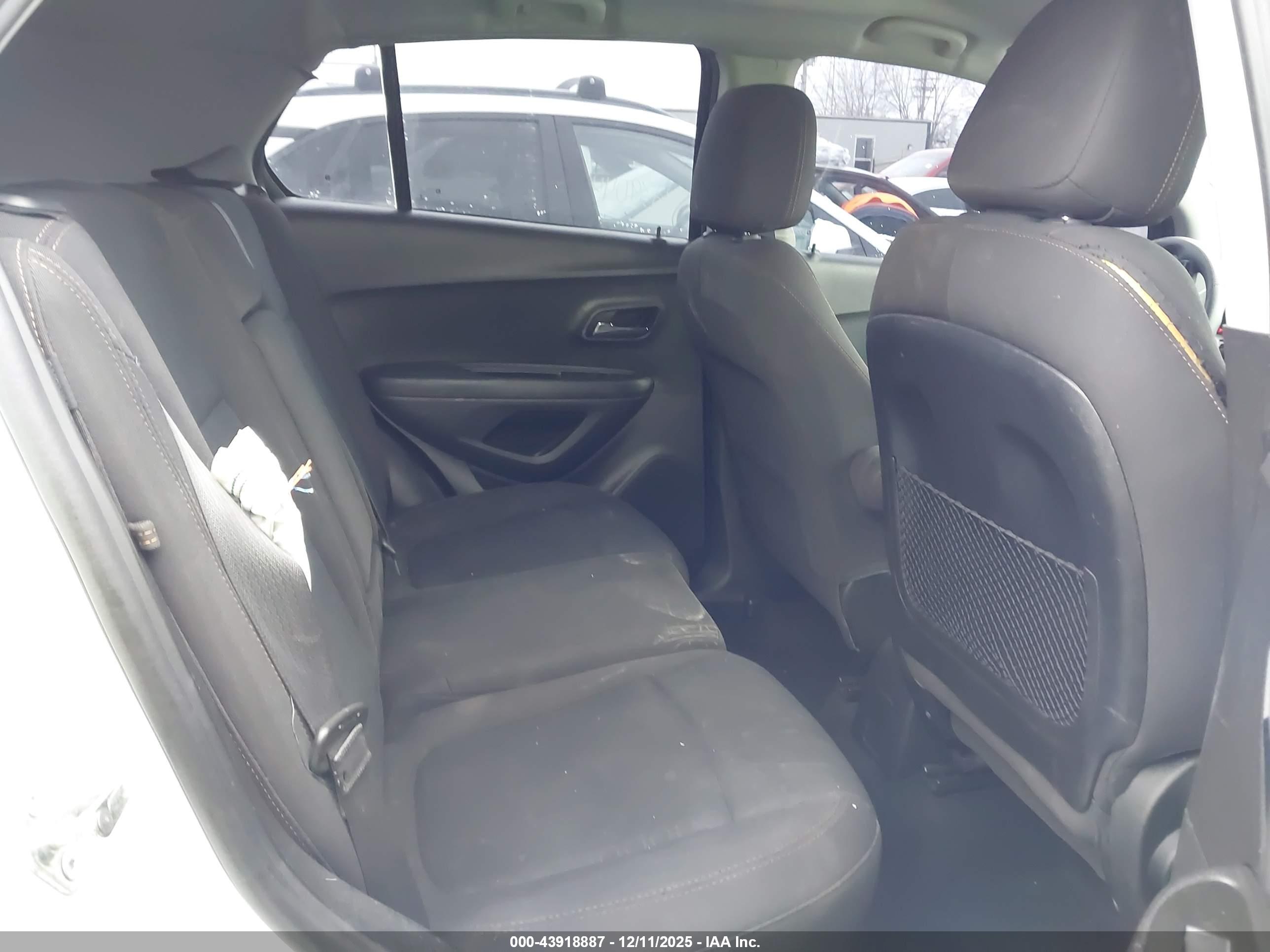 CHEVROLET TRAX image 8