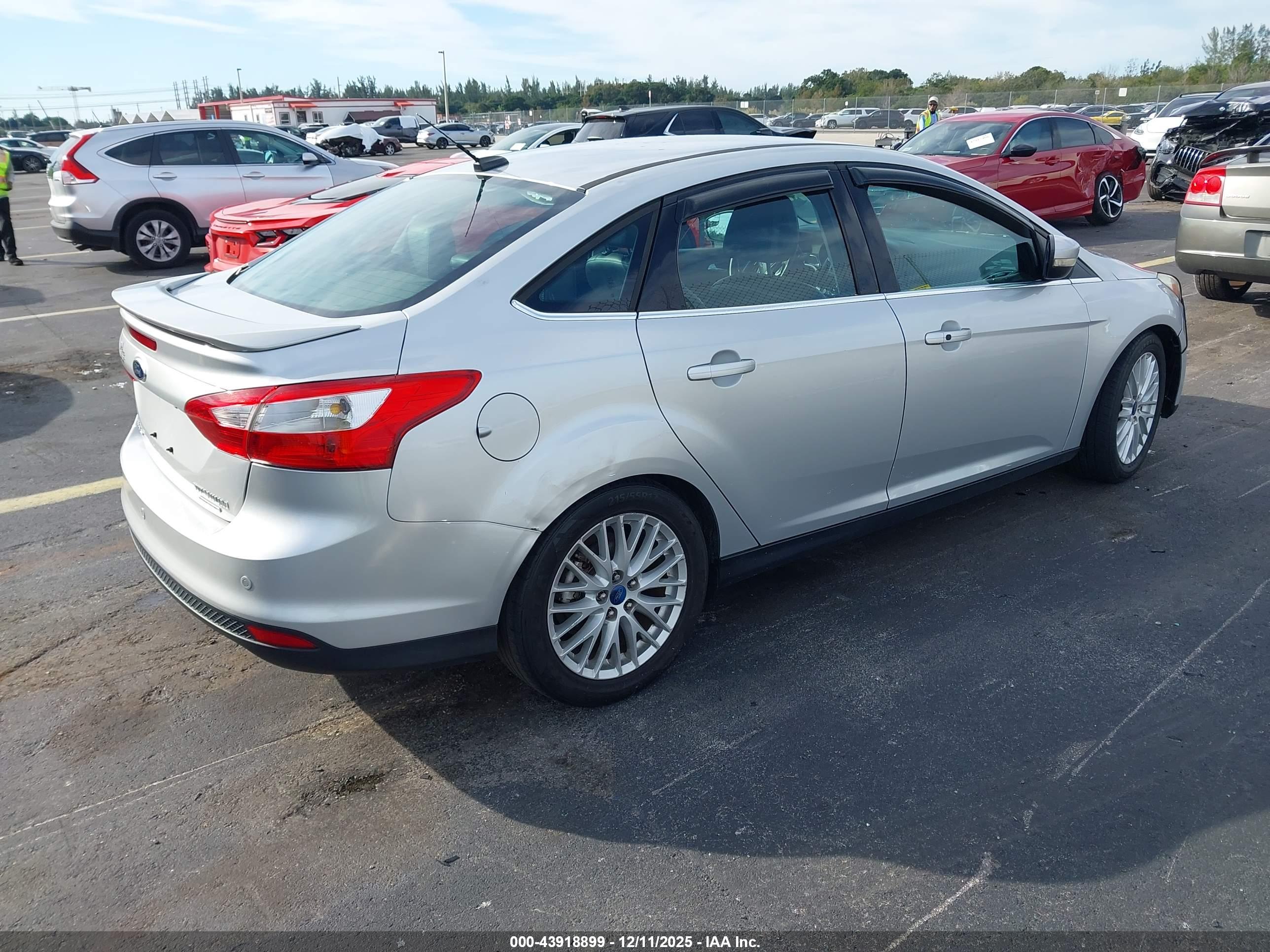 FORD FOCUS image 4