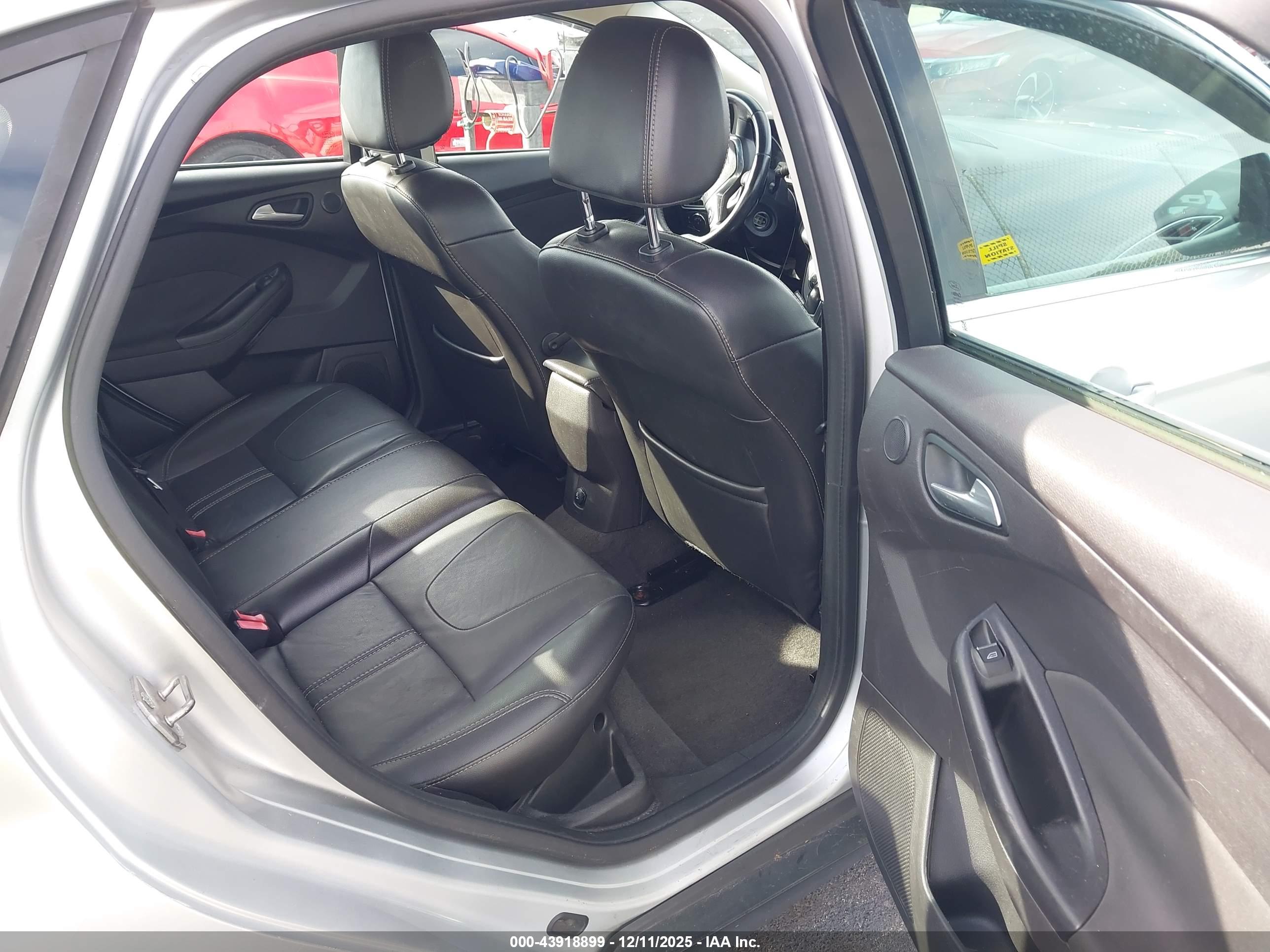 FORD FOCUS image 8