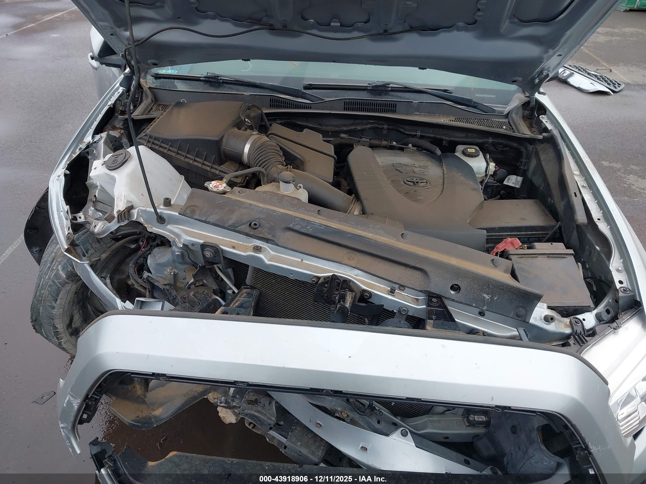 TOYOTA TACOMA image 10