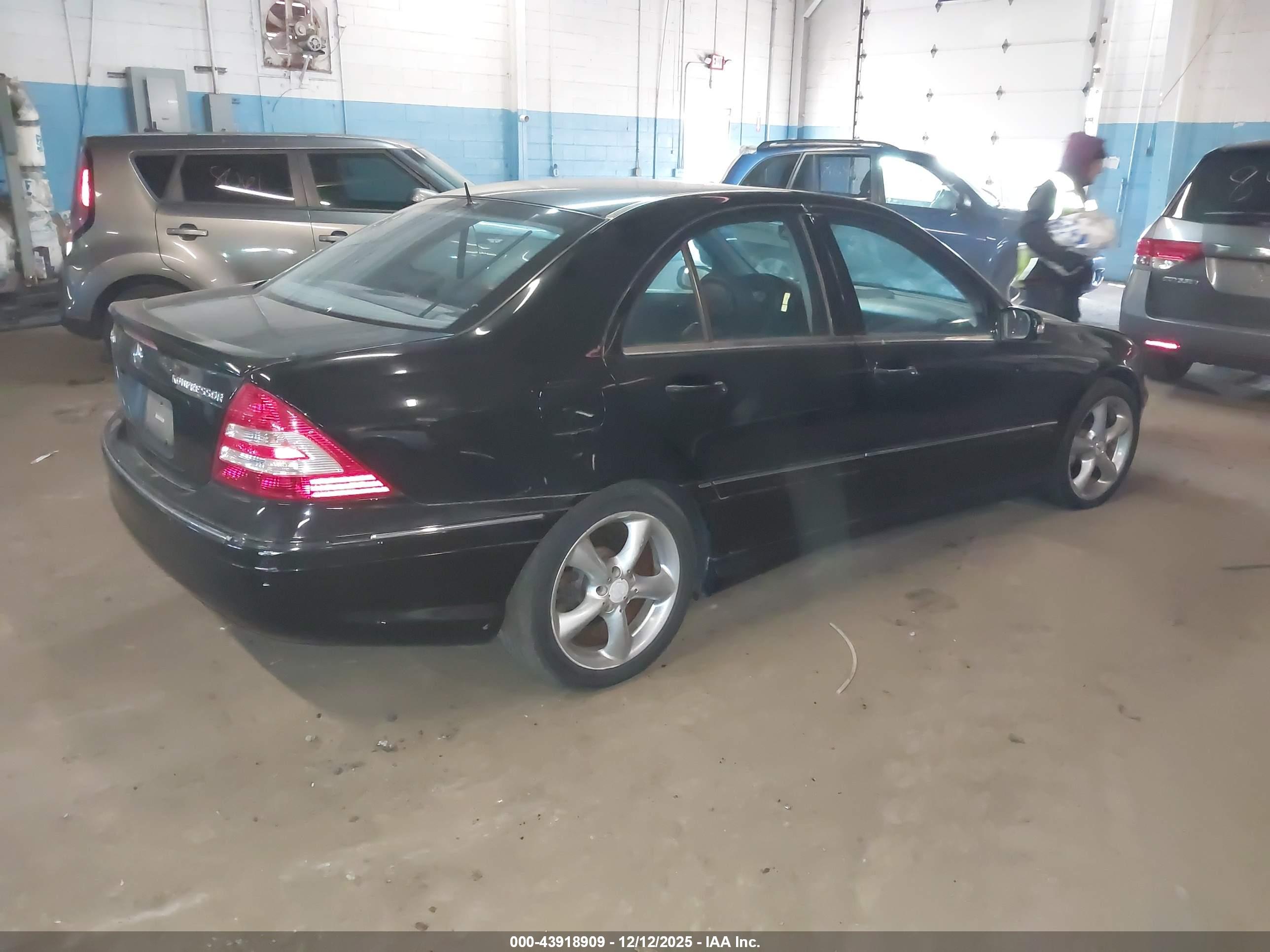 MERCEDES-BENZ C image 4