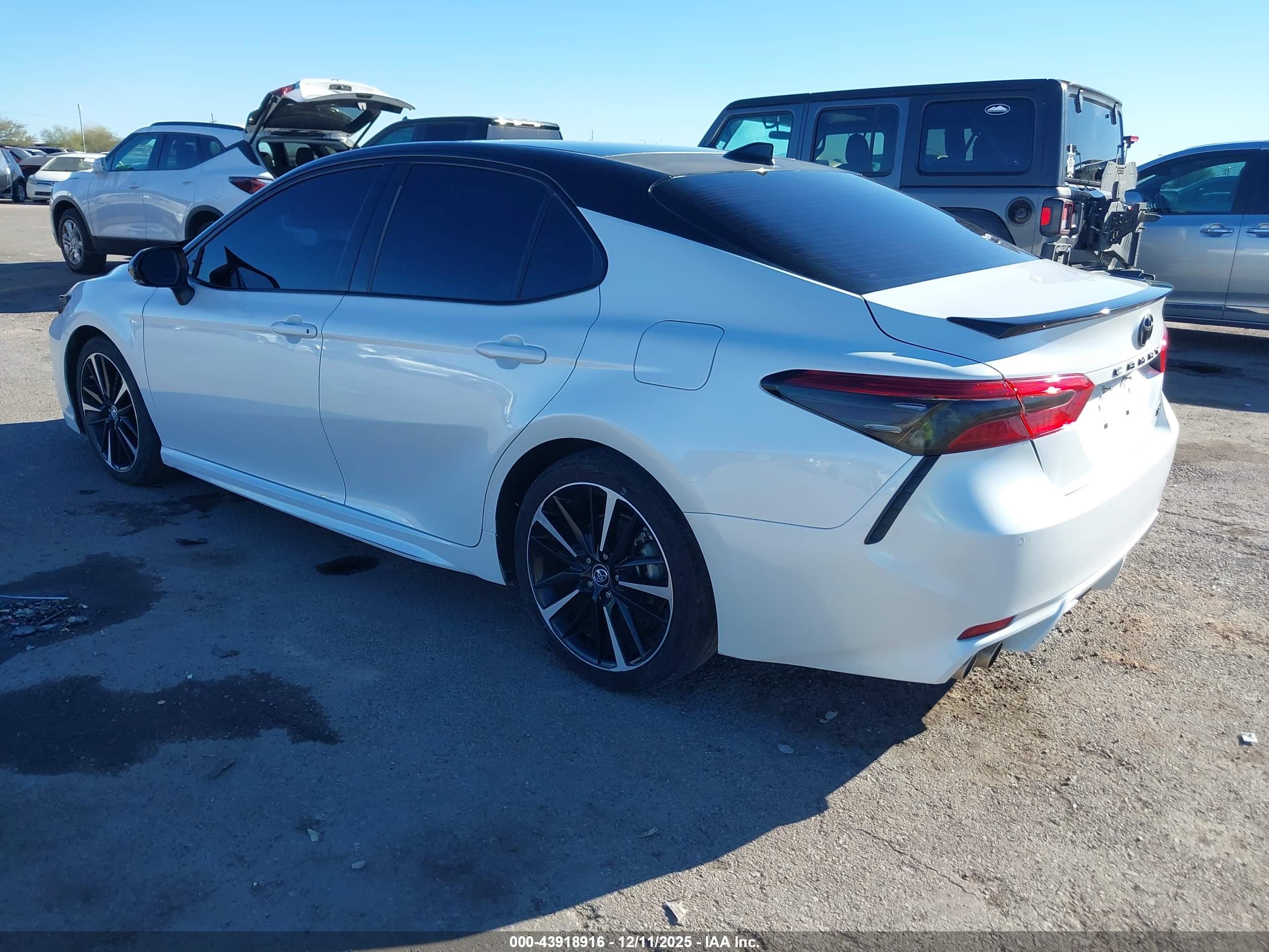 TOYOTA CAMRY image 3