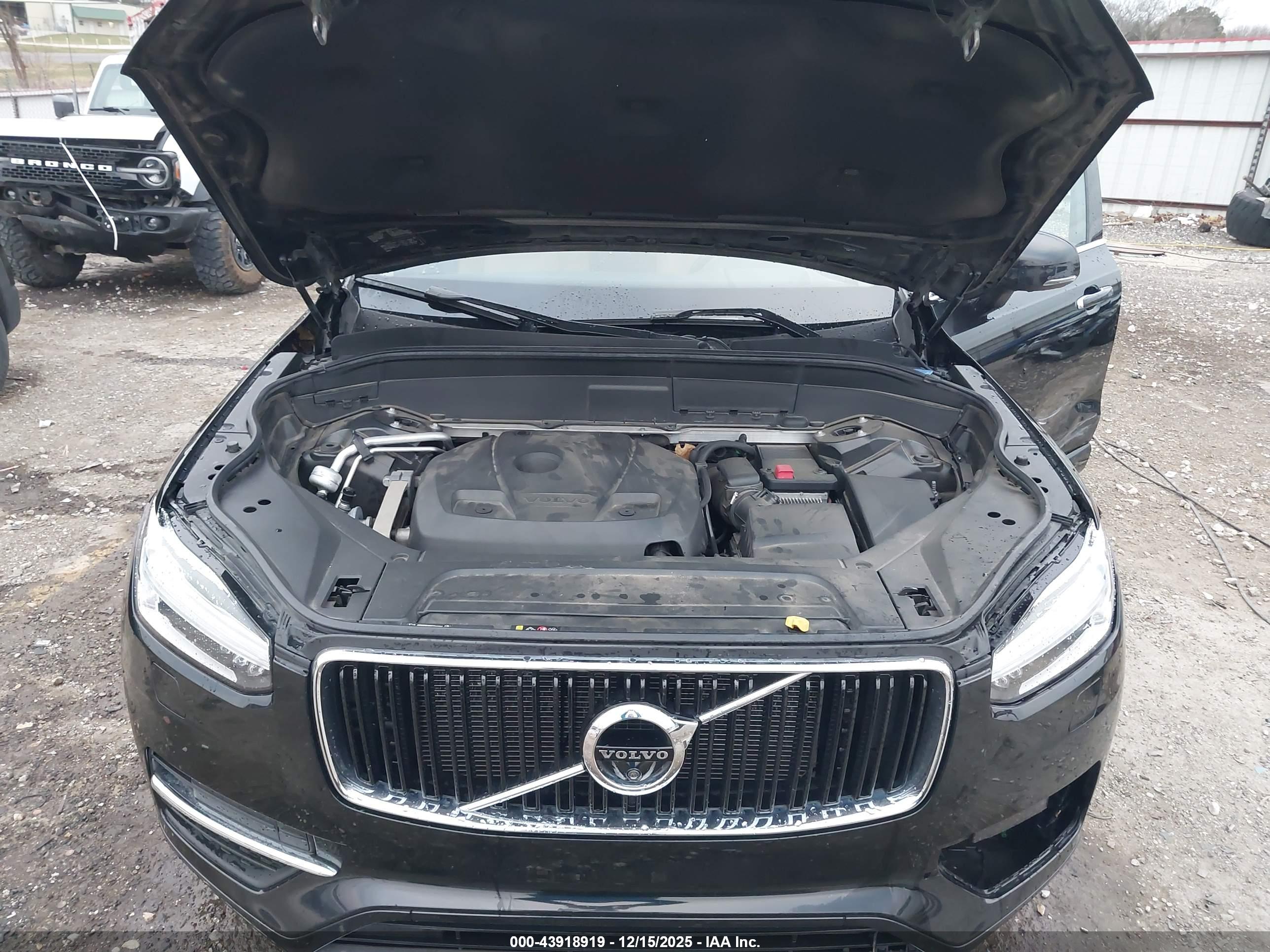 VOLVO XC90 image 10