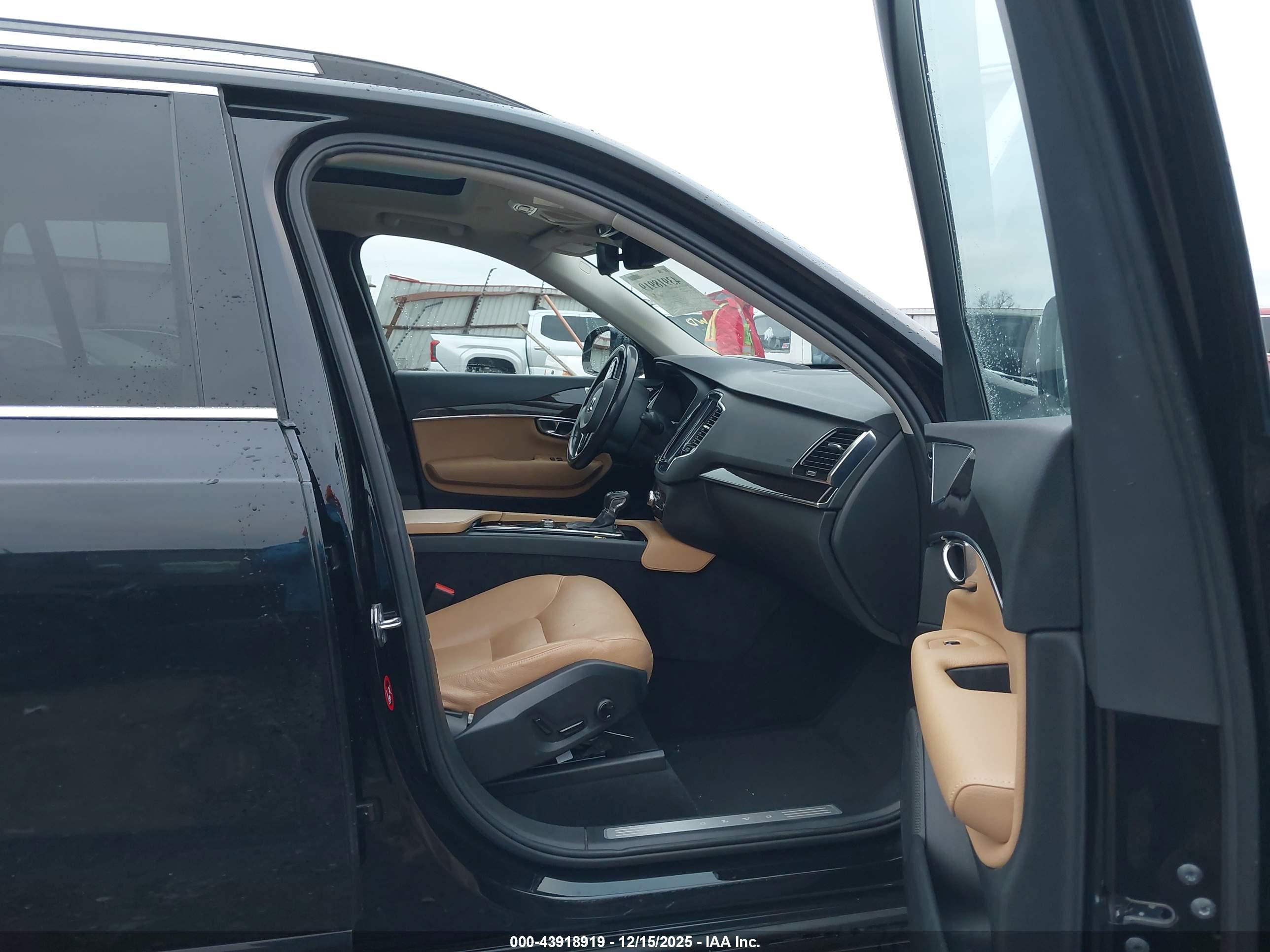 VOLVO XC90 image 5