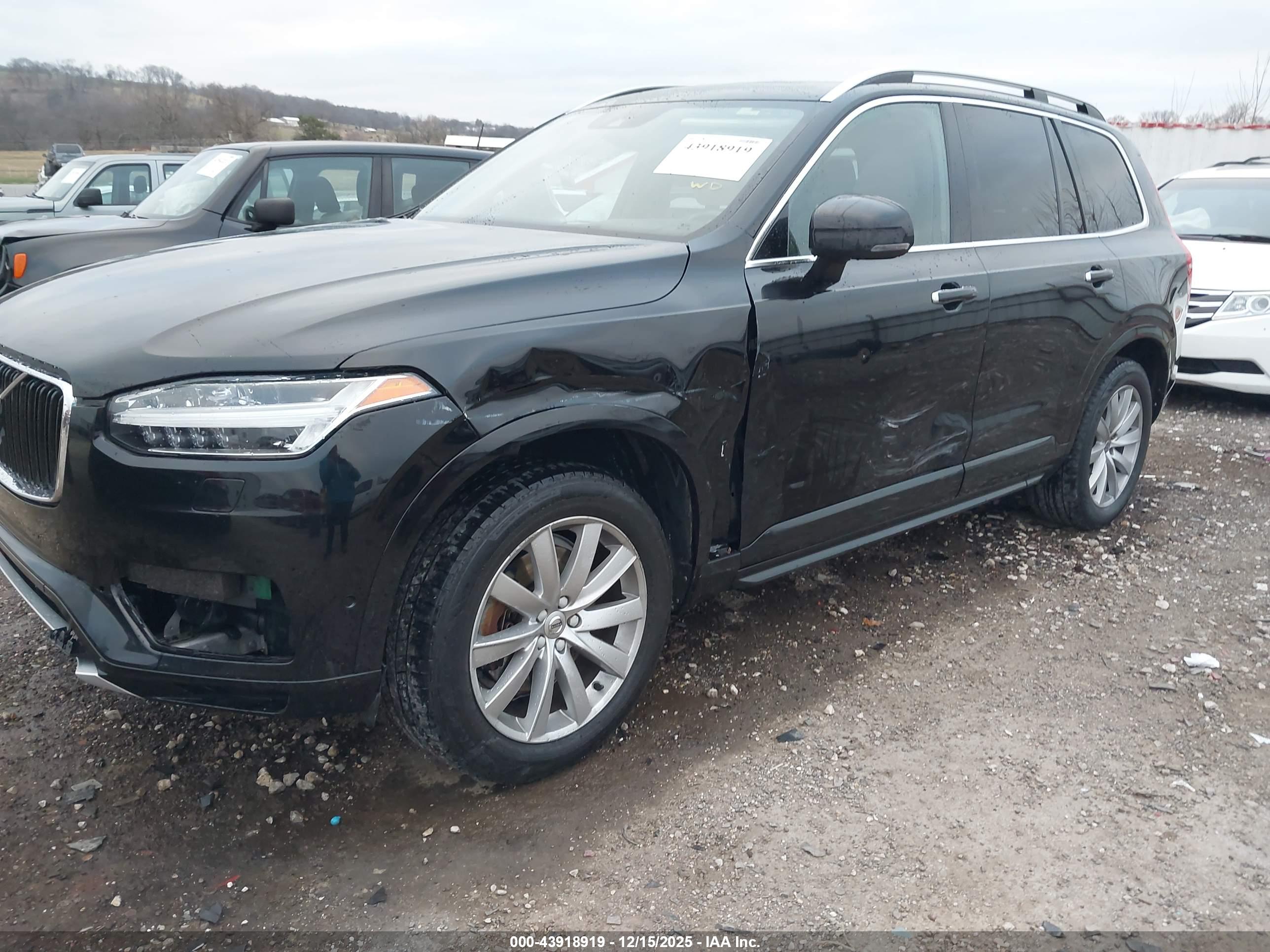 VOLVO XC90 image 6
